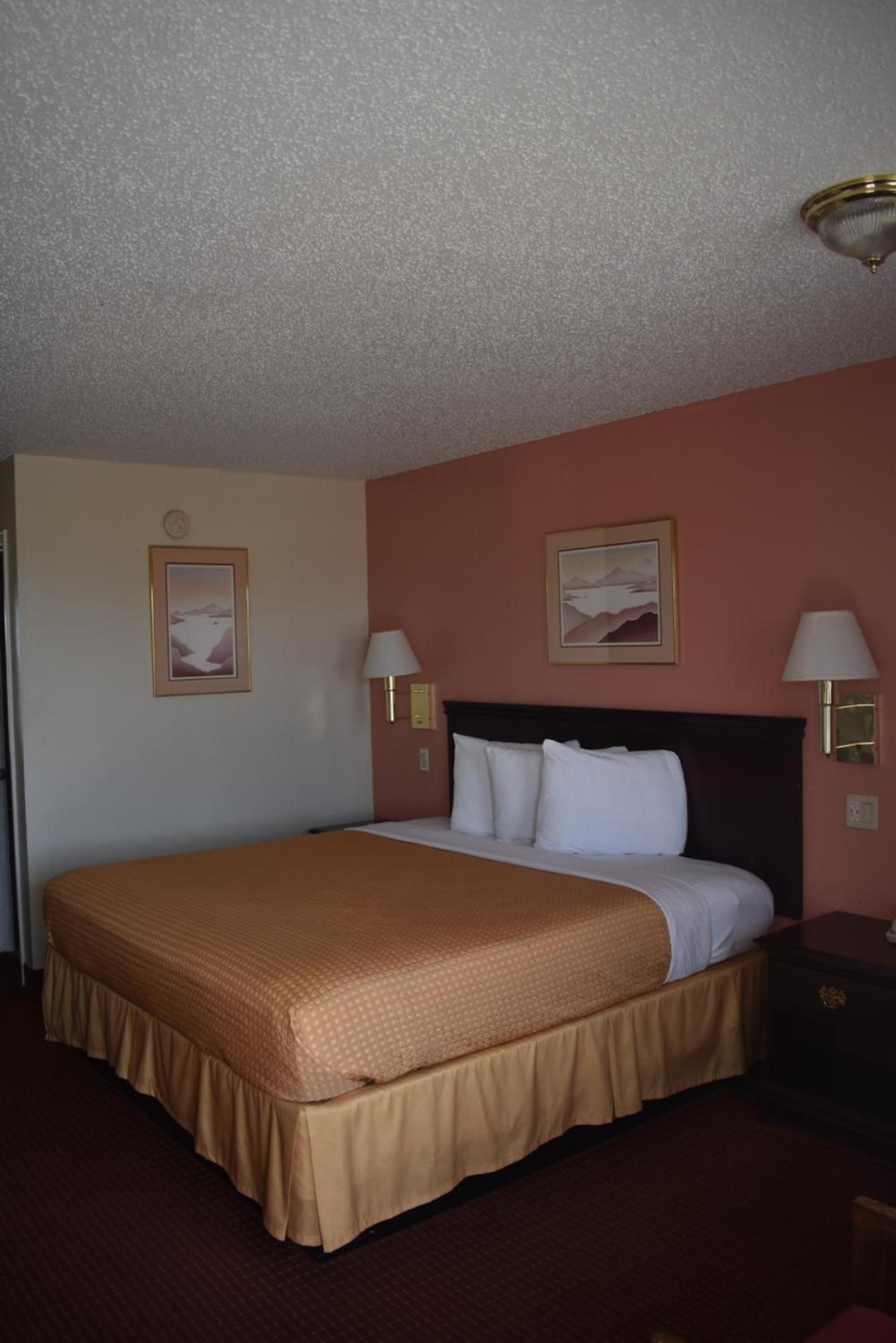 Royal Inn photo 3
