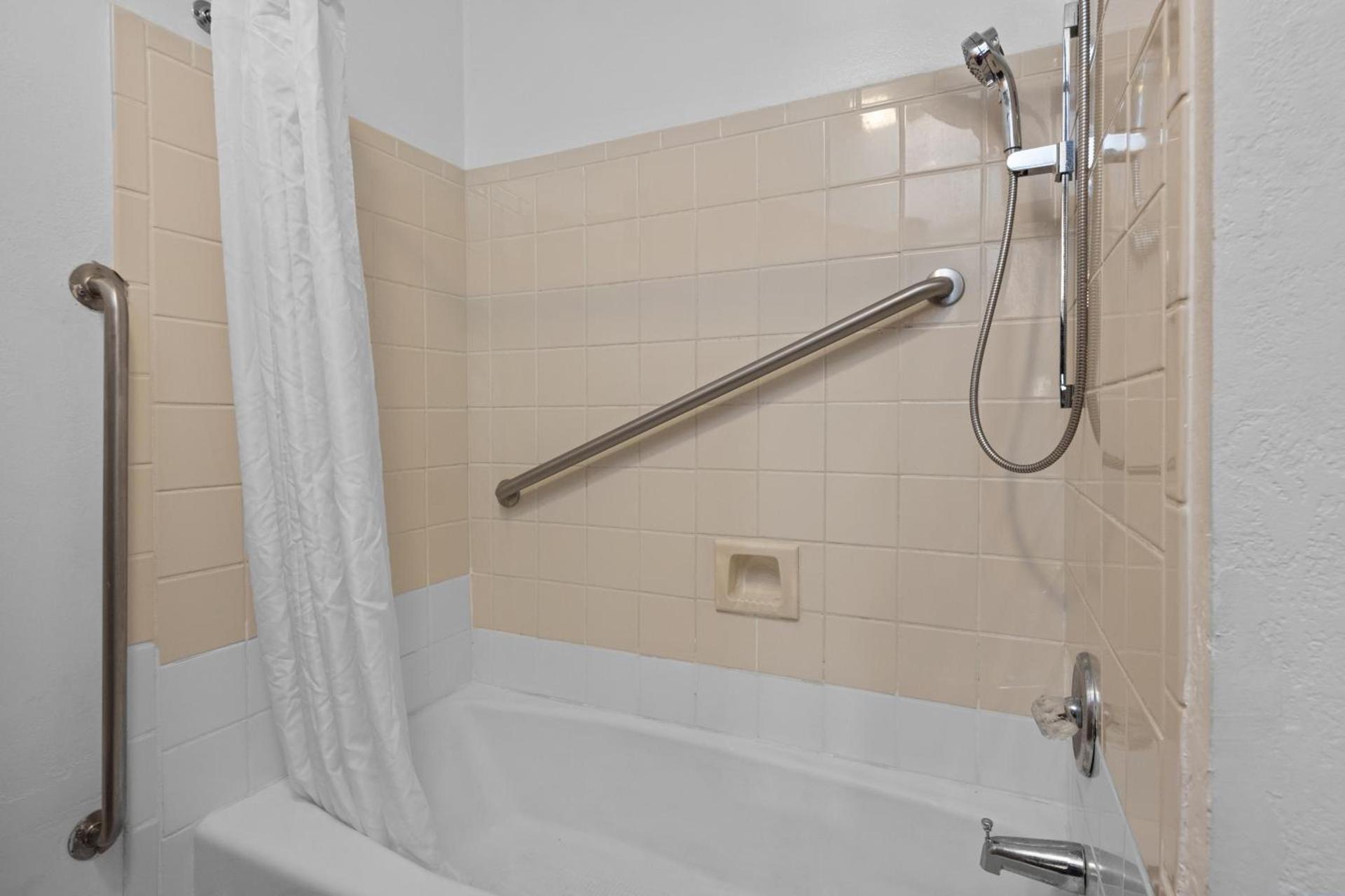 Americana Inn Motel photo 24