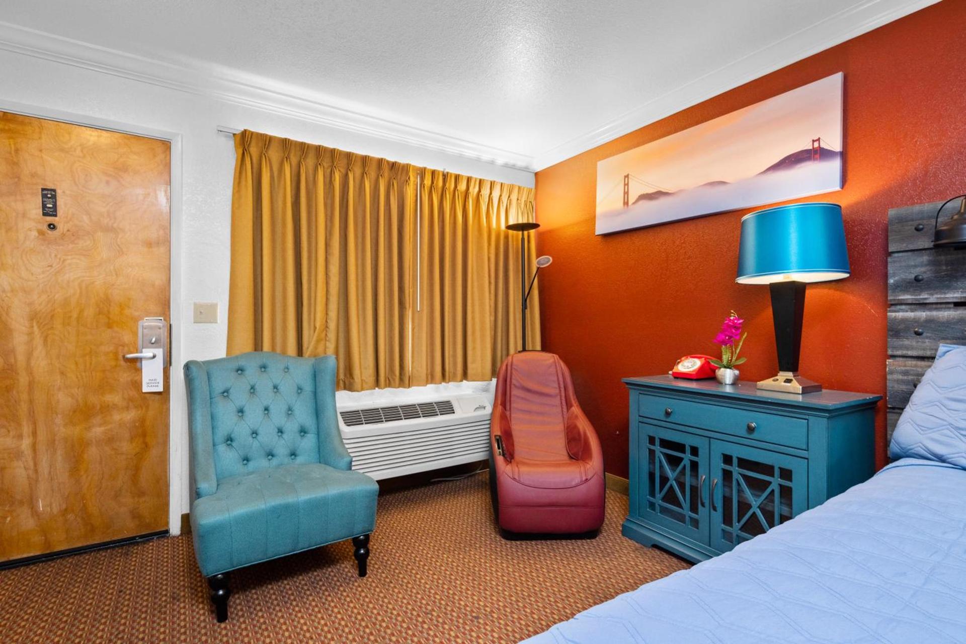 Americana Inn Motel photo 44