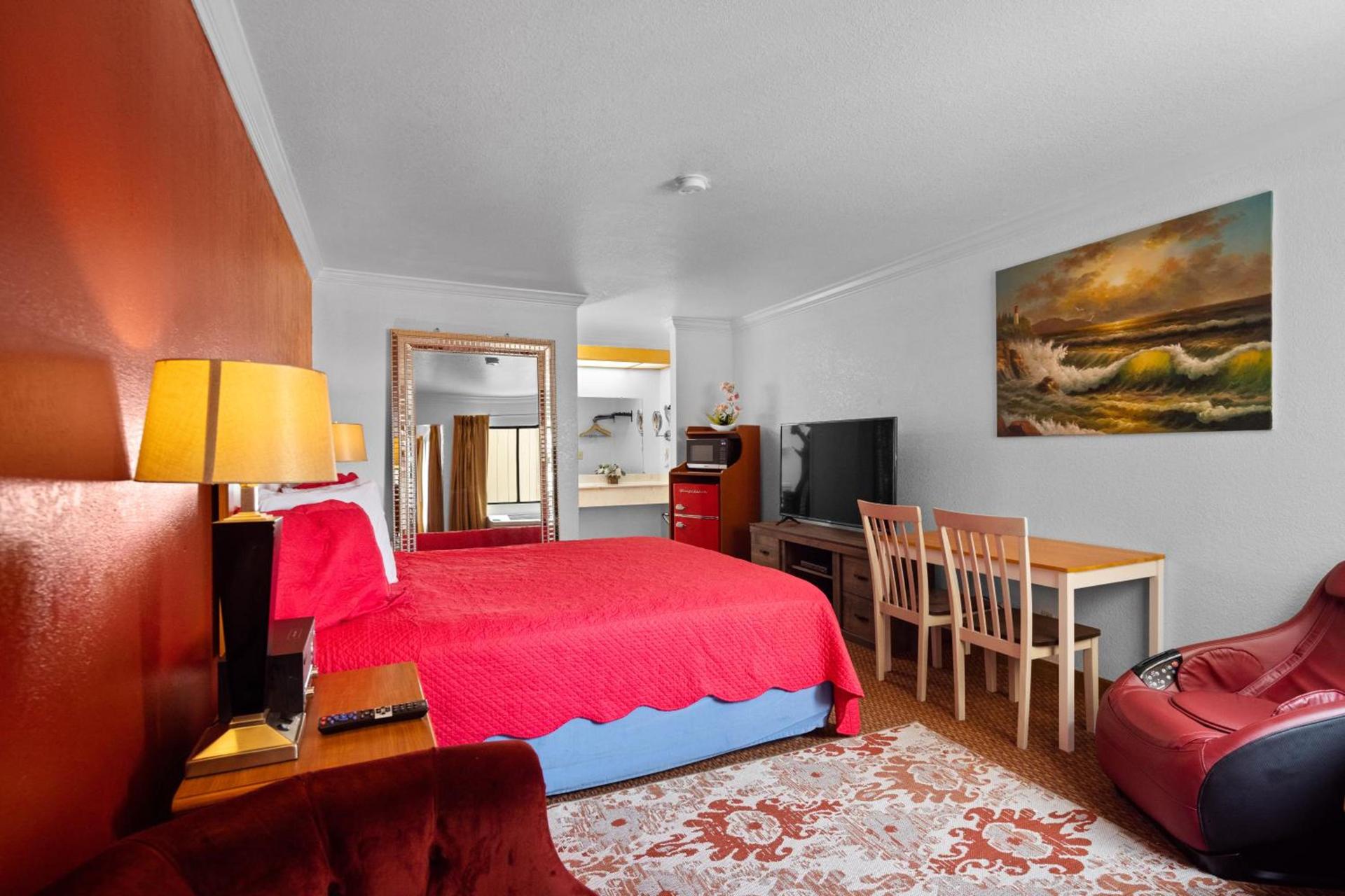 Americana Inn Motel photo 13