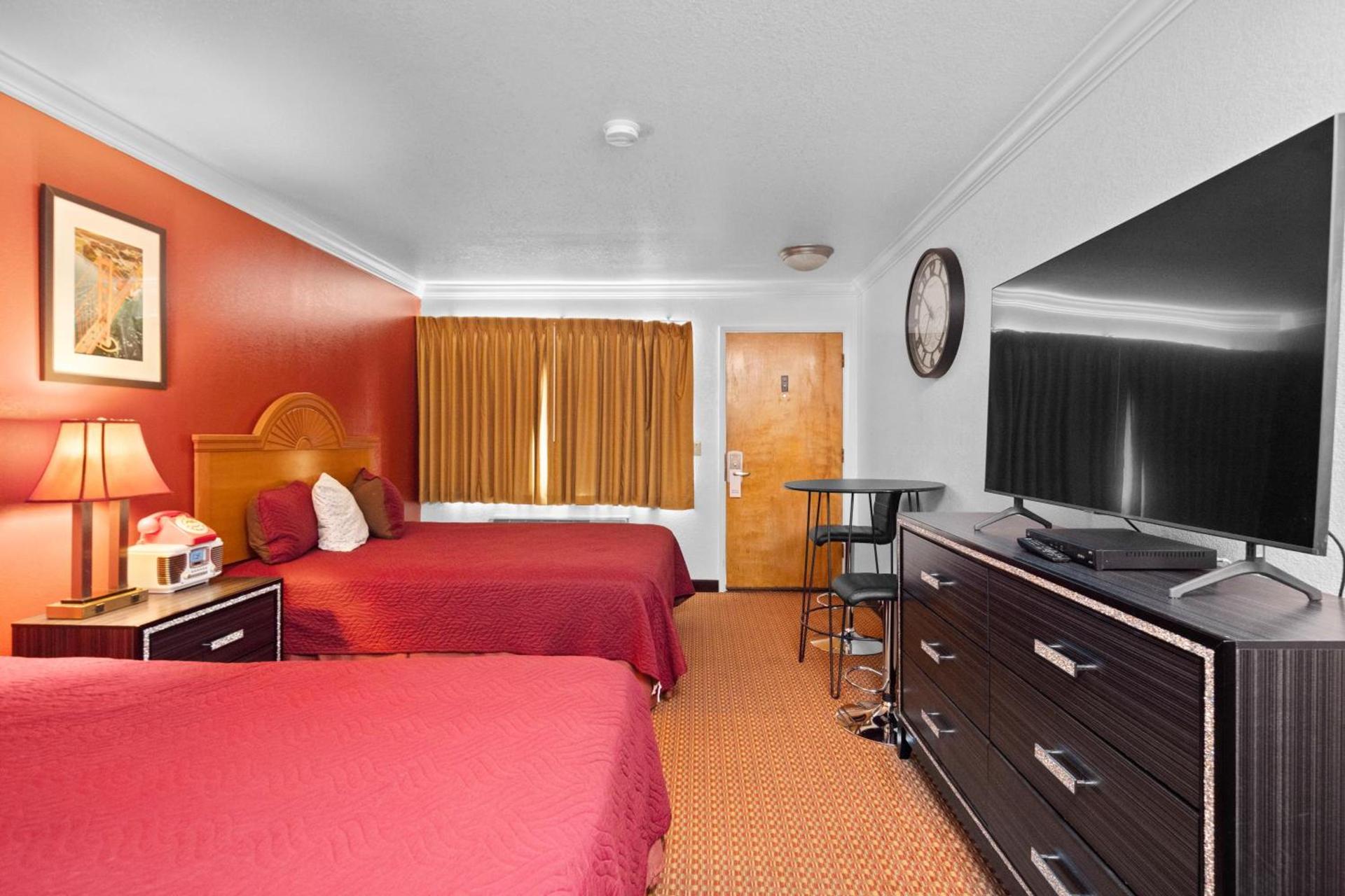 Americana Inn Motel photo 10