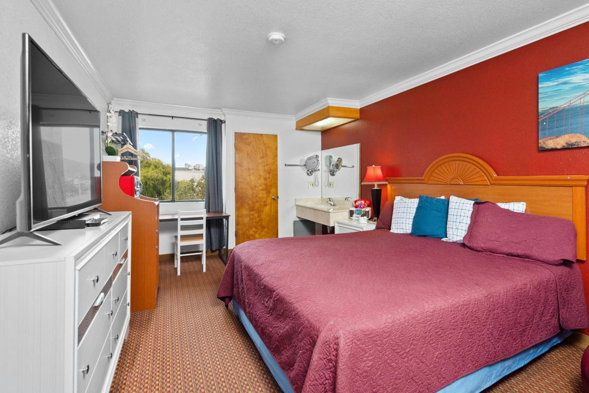 Americana Inn Motel photo 8