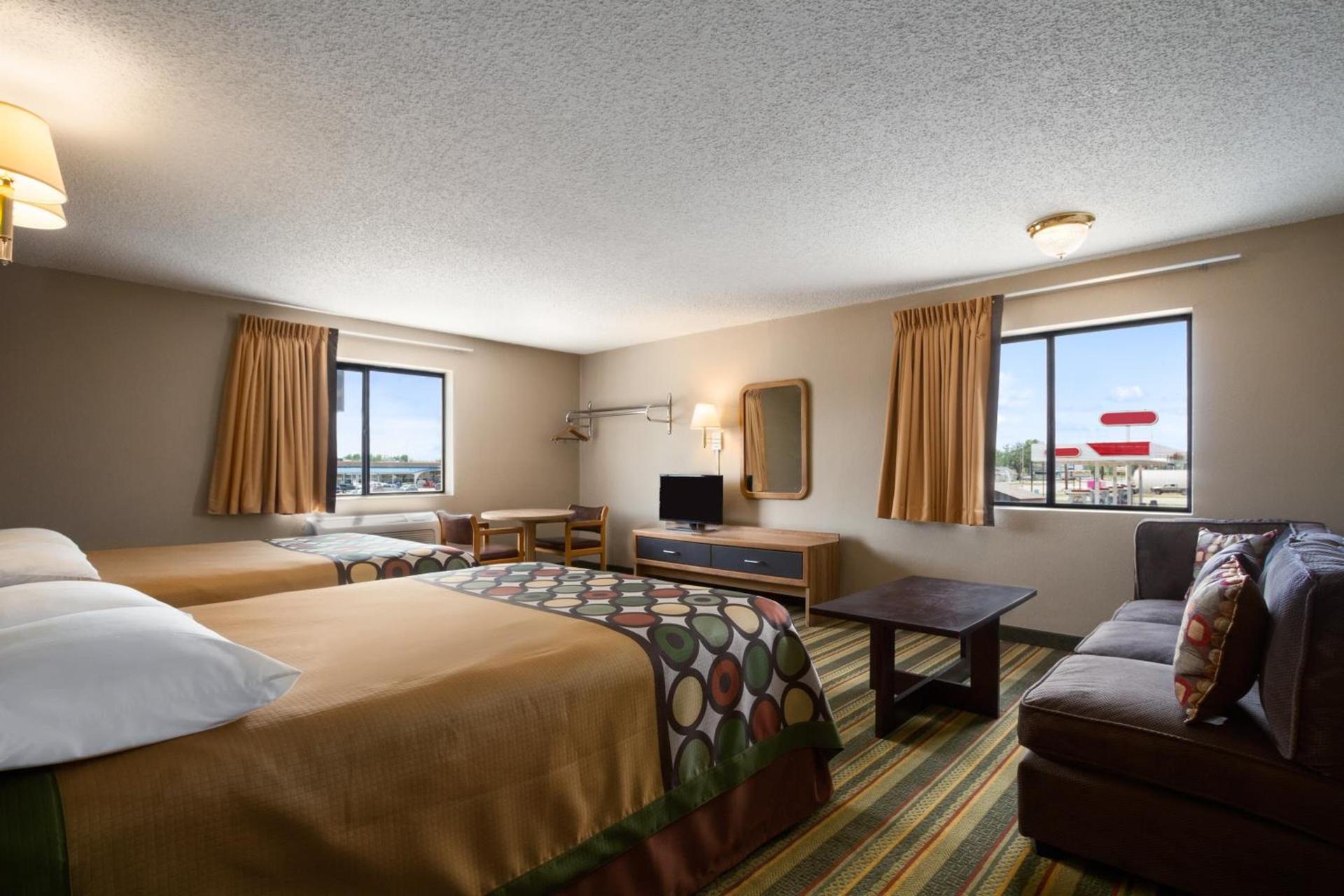 Super 8 by Wyndham Blackwell photo 24