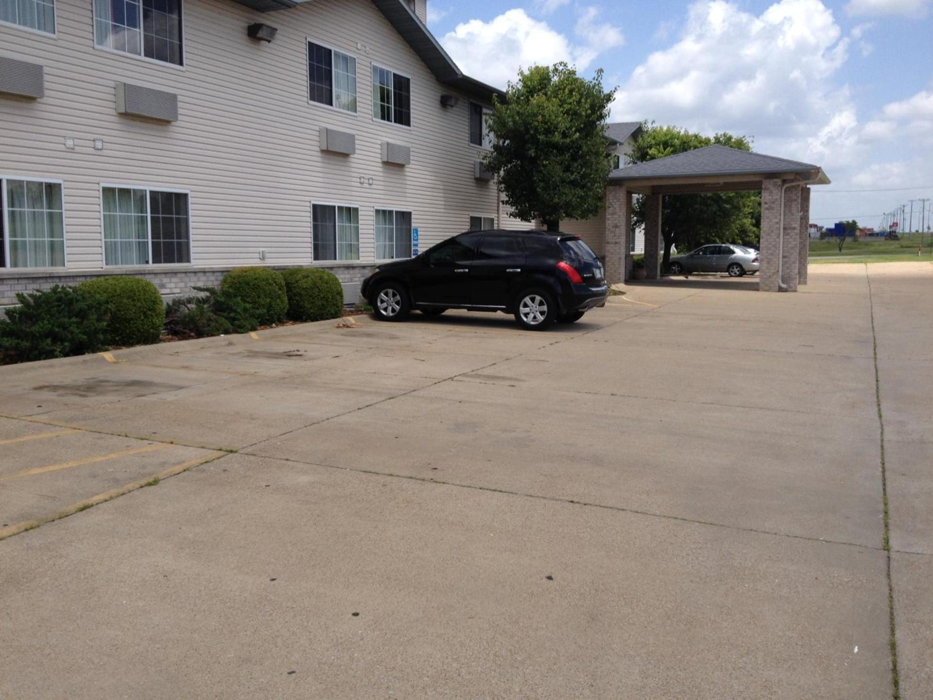 Heritage Inn & Suites photo 9