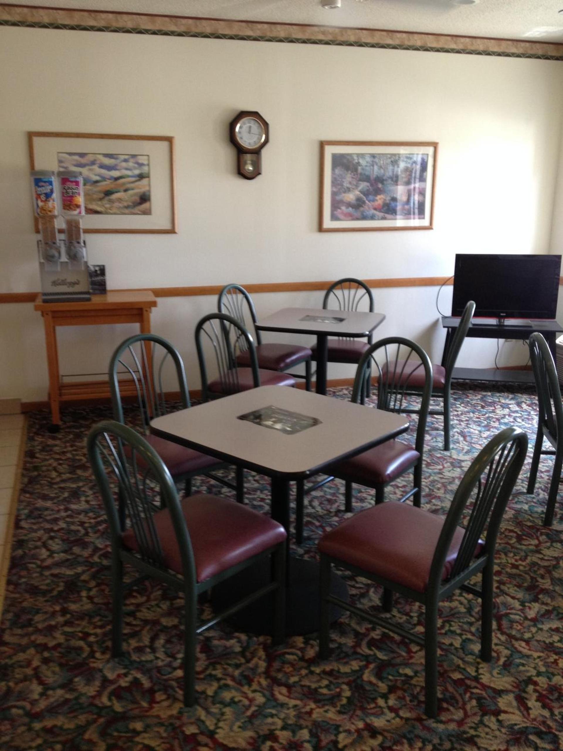 Heritage Inn & Suites photo 18