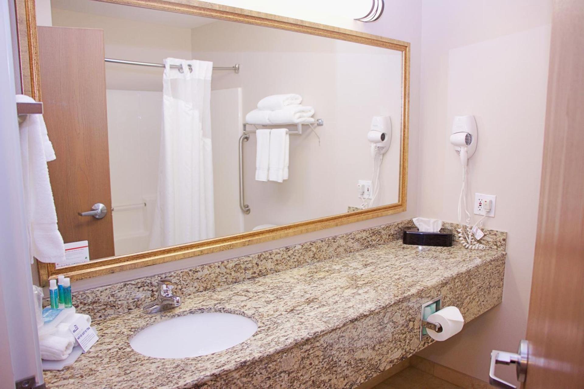 Holiday Inn Express Hotel & Suites Pierre-Fort Pierre by IHG photo 23