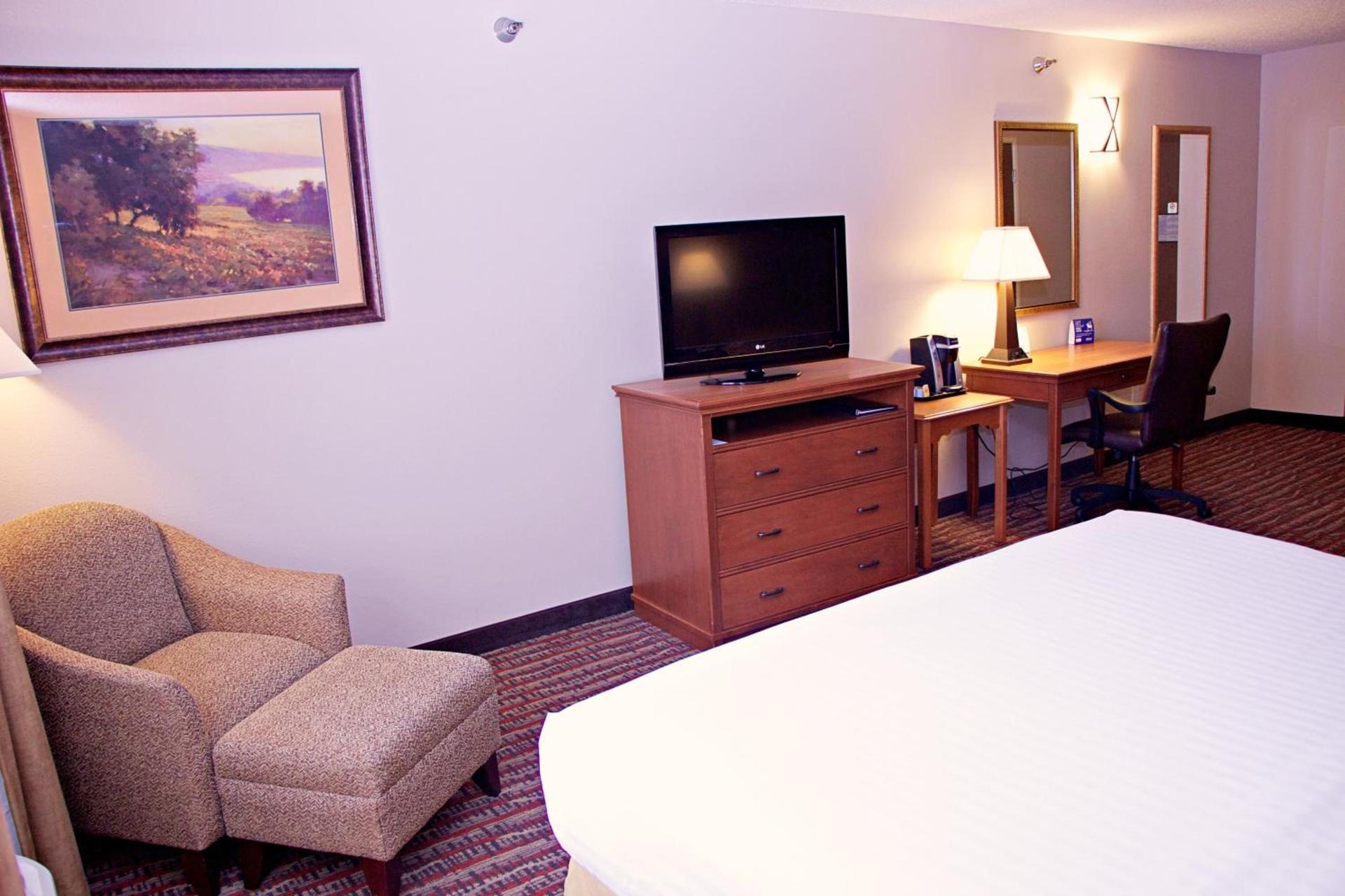 Holiday Inn Express Hotel & Suites Pierre-Fort Pierre by IHG photo 30