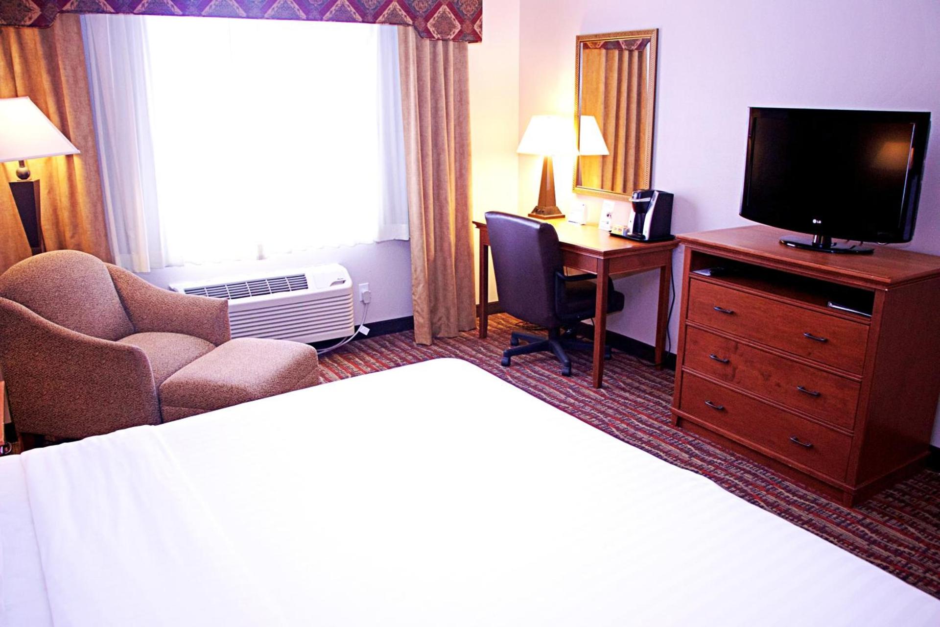Holiday Inn Express Hotel & Suites Pierre-Fort Pierre by IHG photo 25