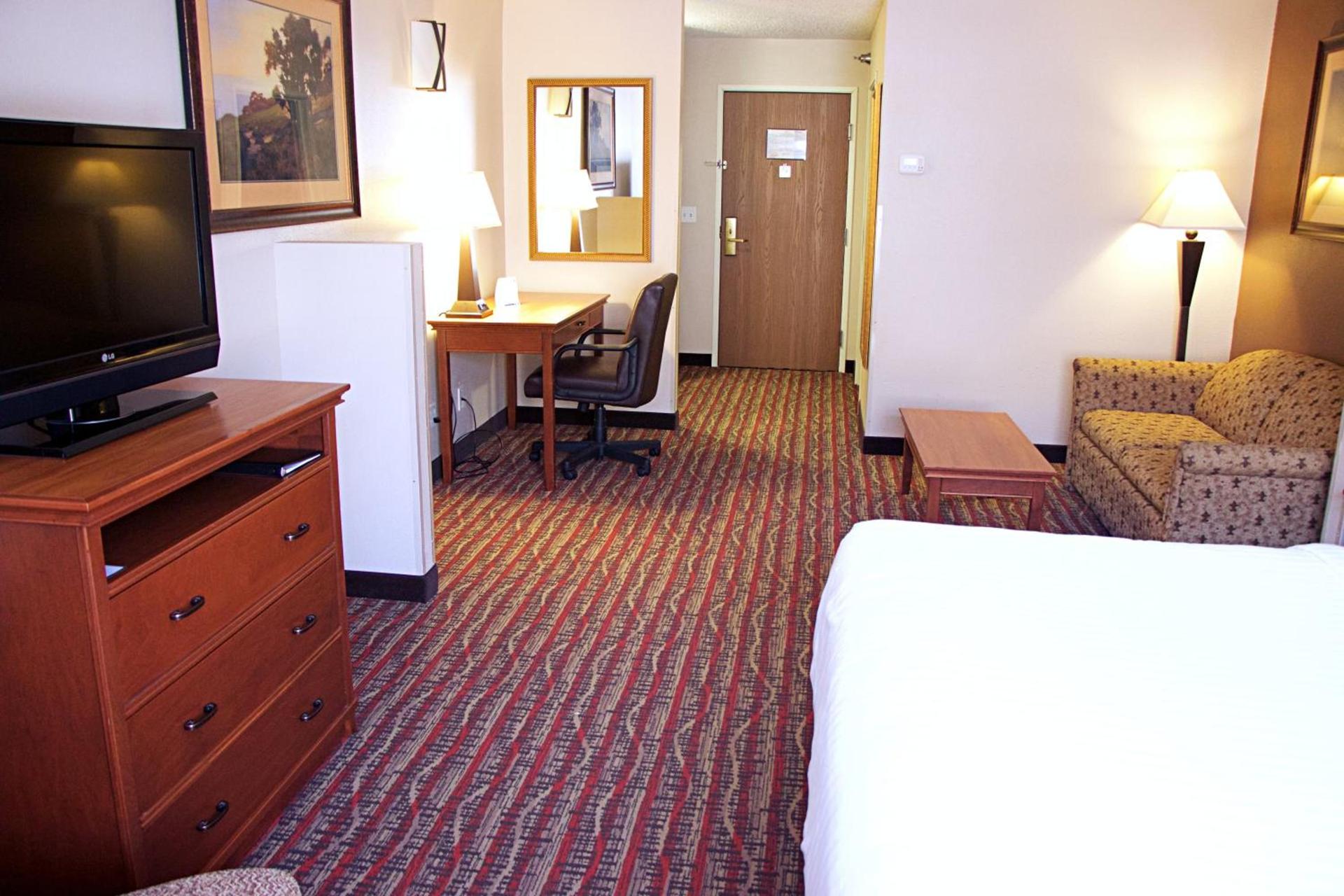 Holiday Inn Express Hotel & Suites Pierre-Fort Pierre by IHG photo 35