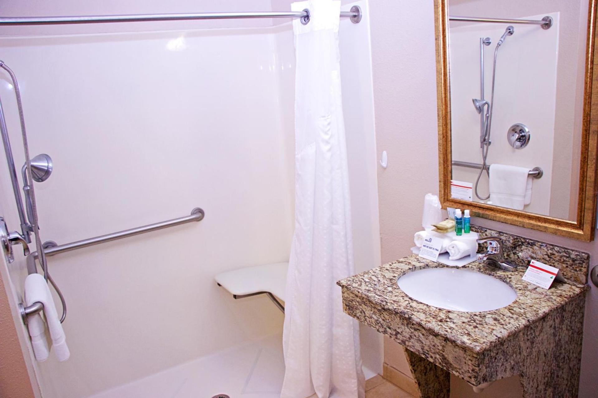 Holiday Inn Express Hotel & Suites Pierre-Fort Pierre by IHG photo 34