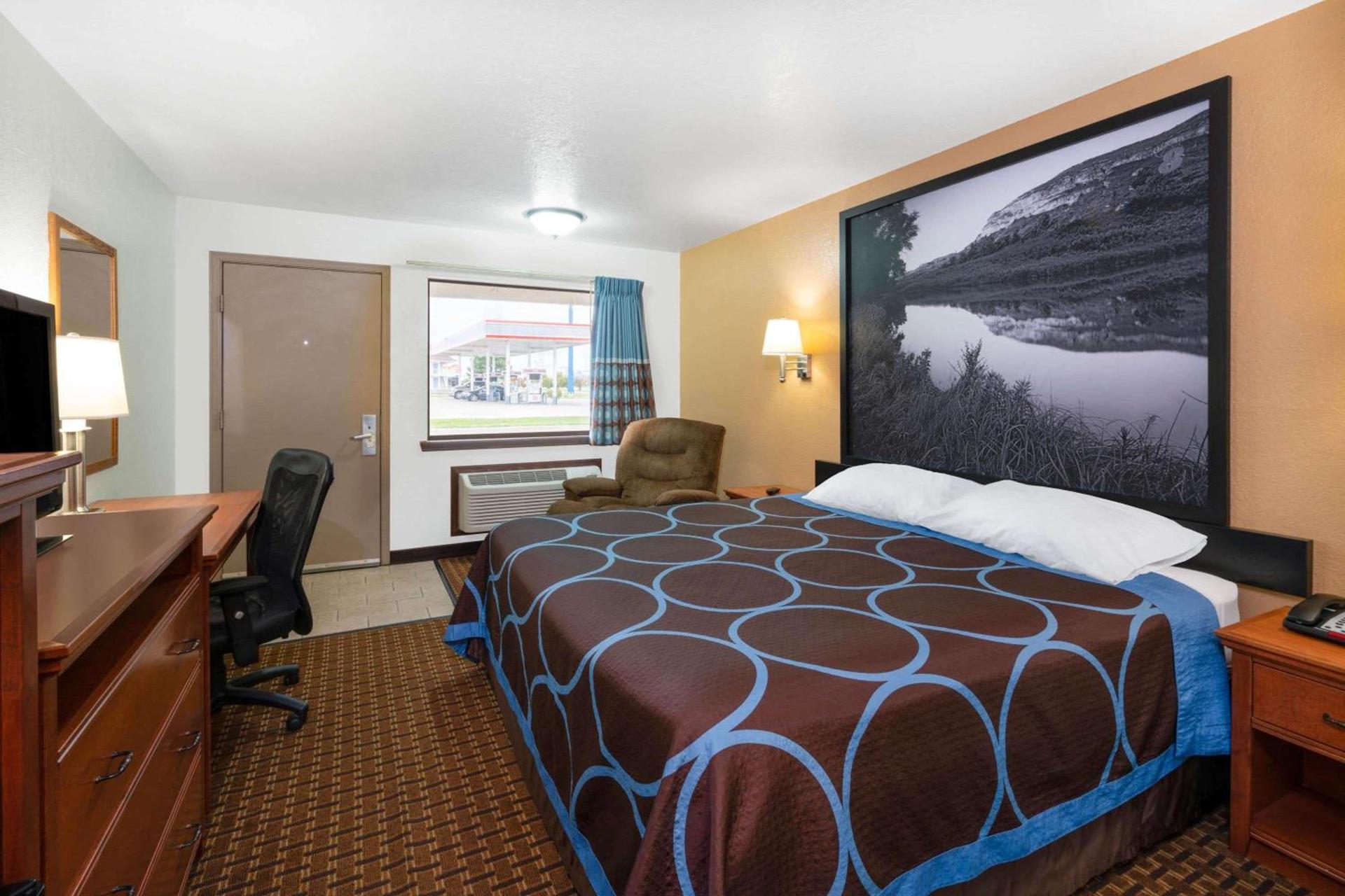 Super 8 by Wyndham Goodland photo 6