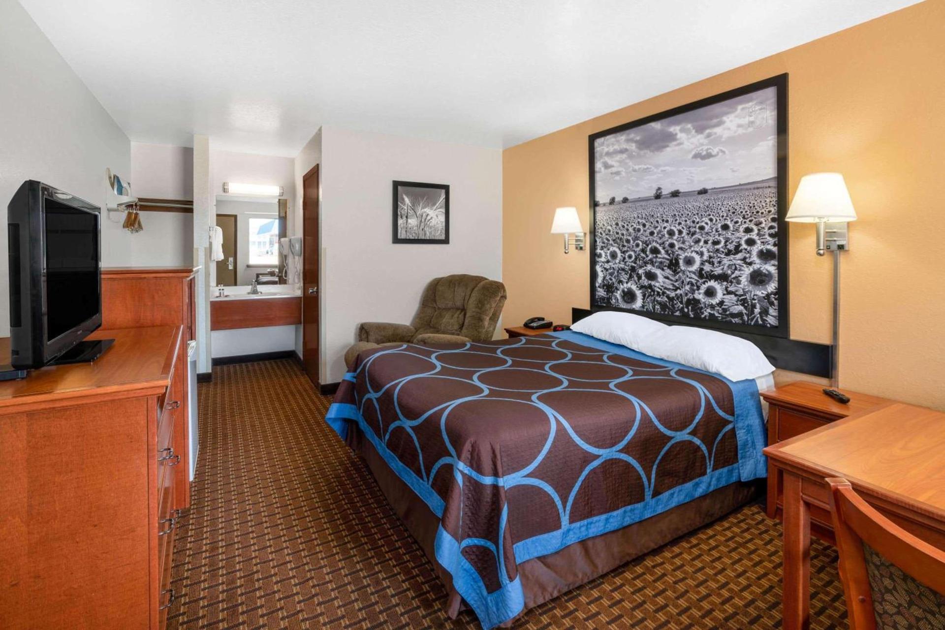 Super 8 by Wyndham Goodland photo 7