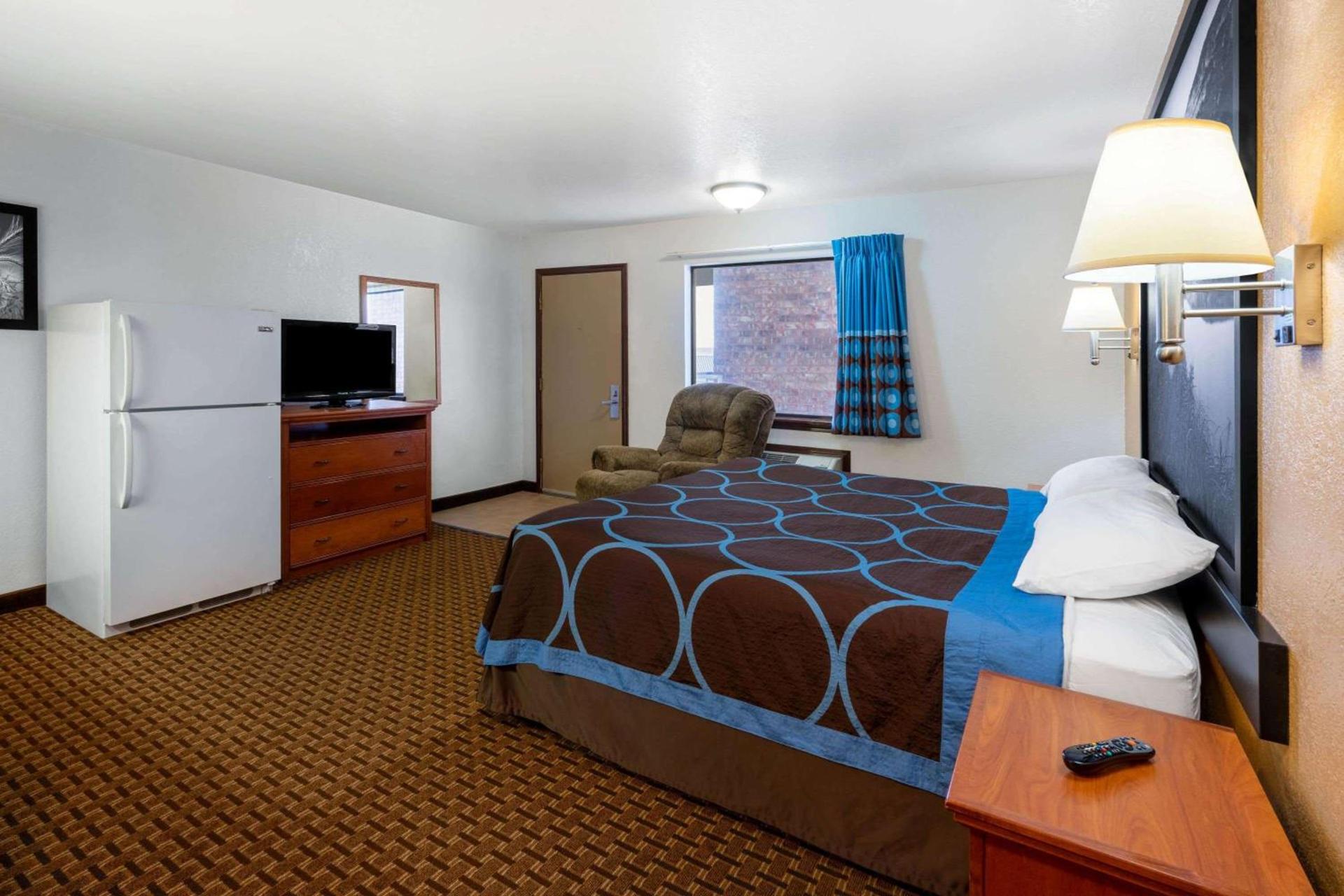 Super 8 by Wyndham Goodland photo 13