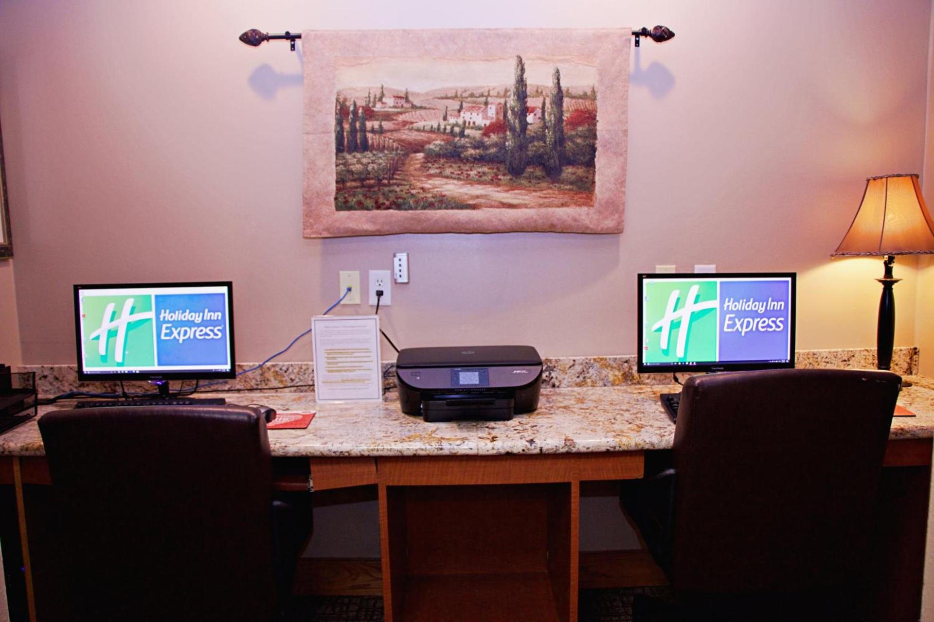 Holiday Inn Express Hotel & Suites Pierre-Fort Pierre by IHG photo 2