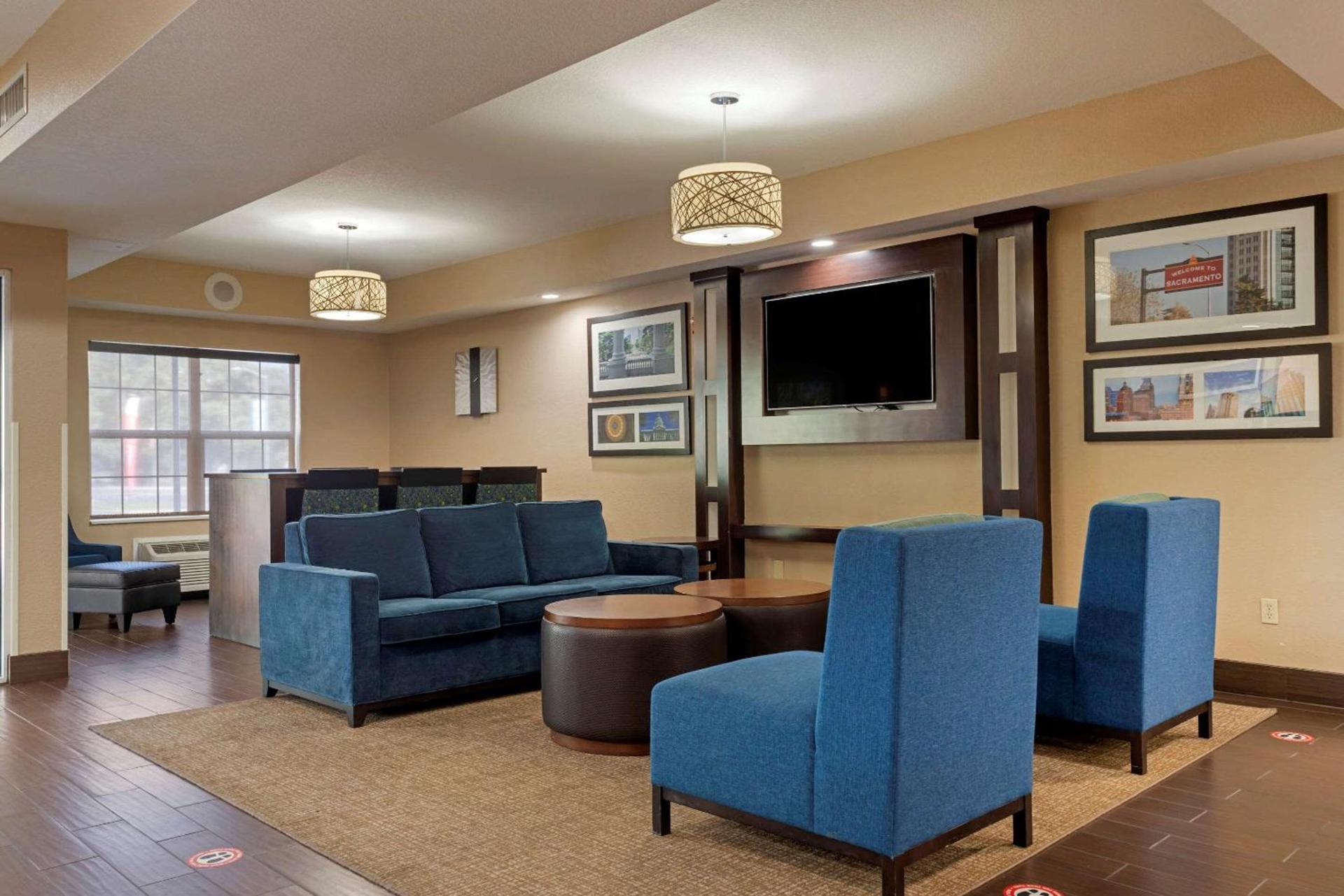 Comfort Suites Downtown Sacramento photo 4