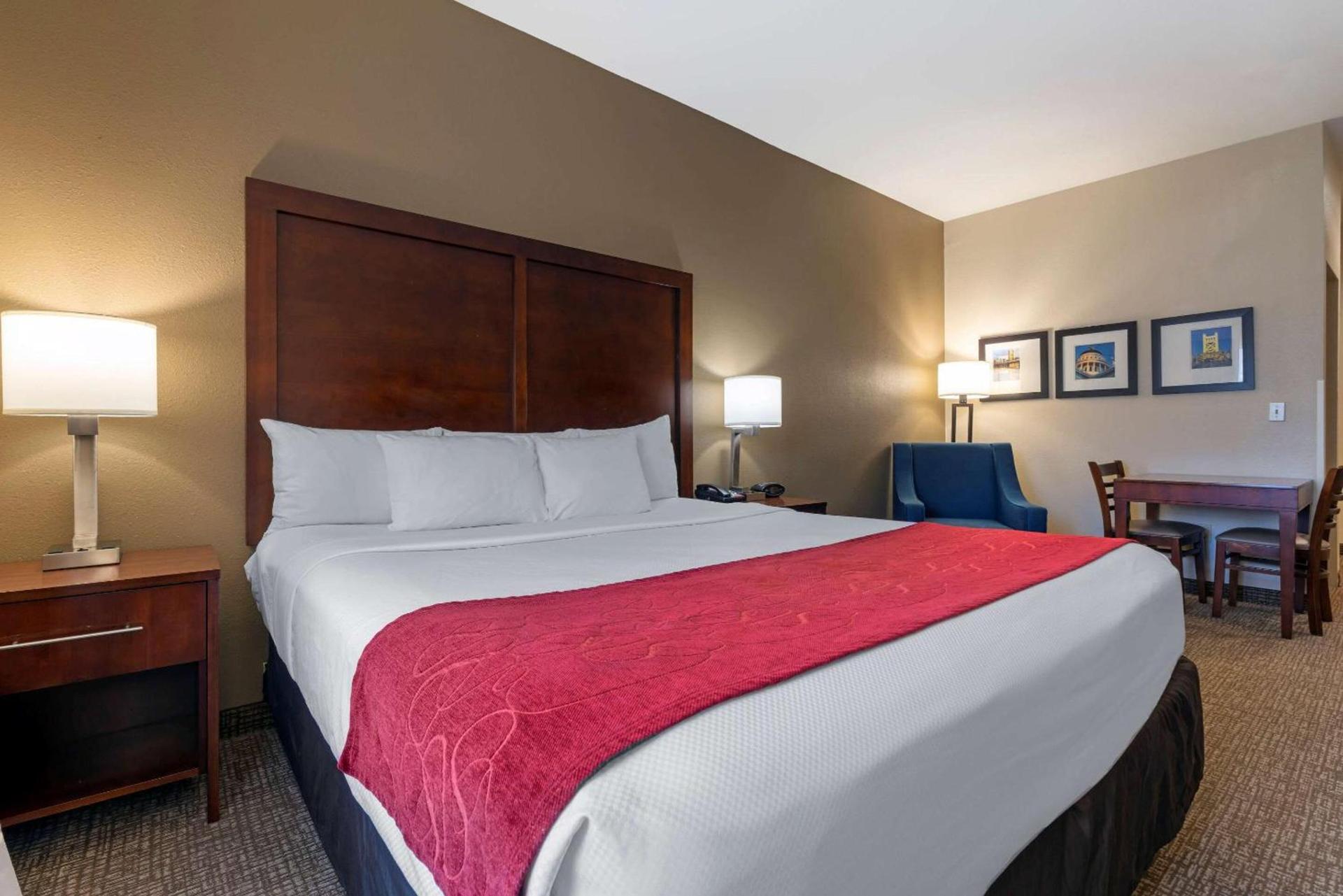 Comfort Suites Downtown Sacramento photo 5