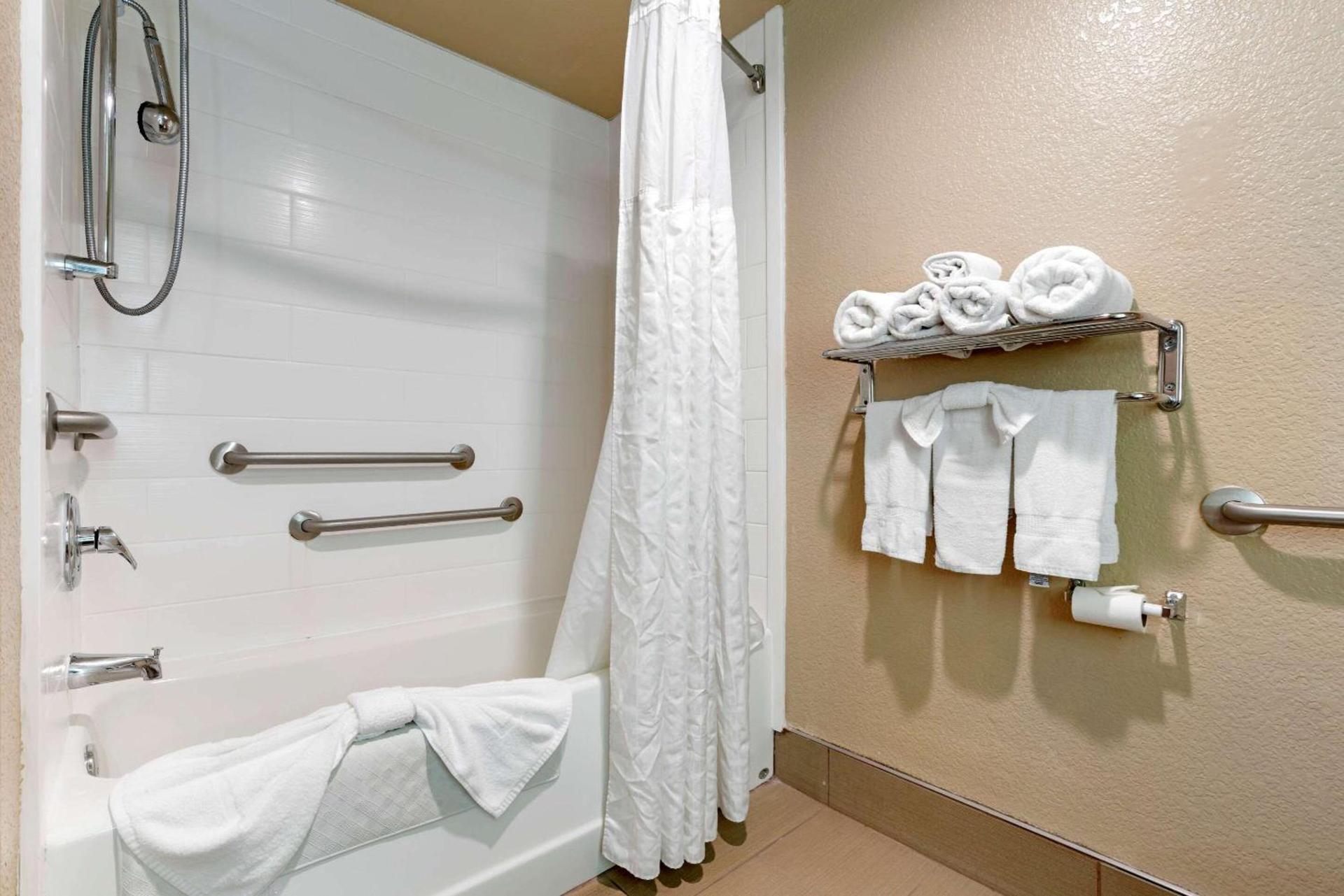 Comfort Suites Downtown Sacramento photo 8
