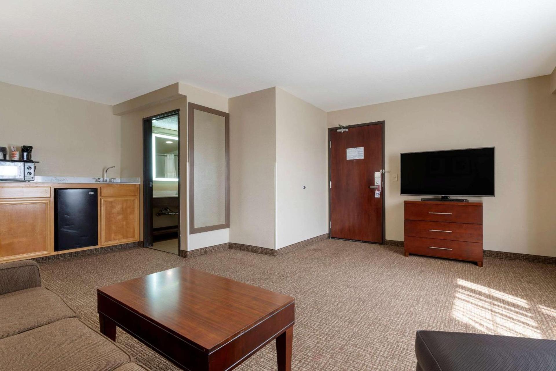 Comfort Suites Downtown Sacramento photo 14