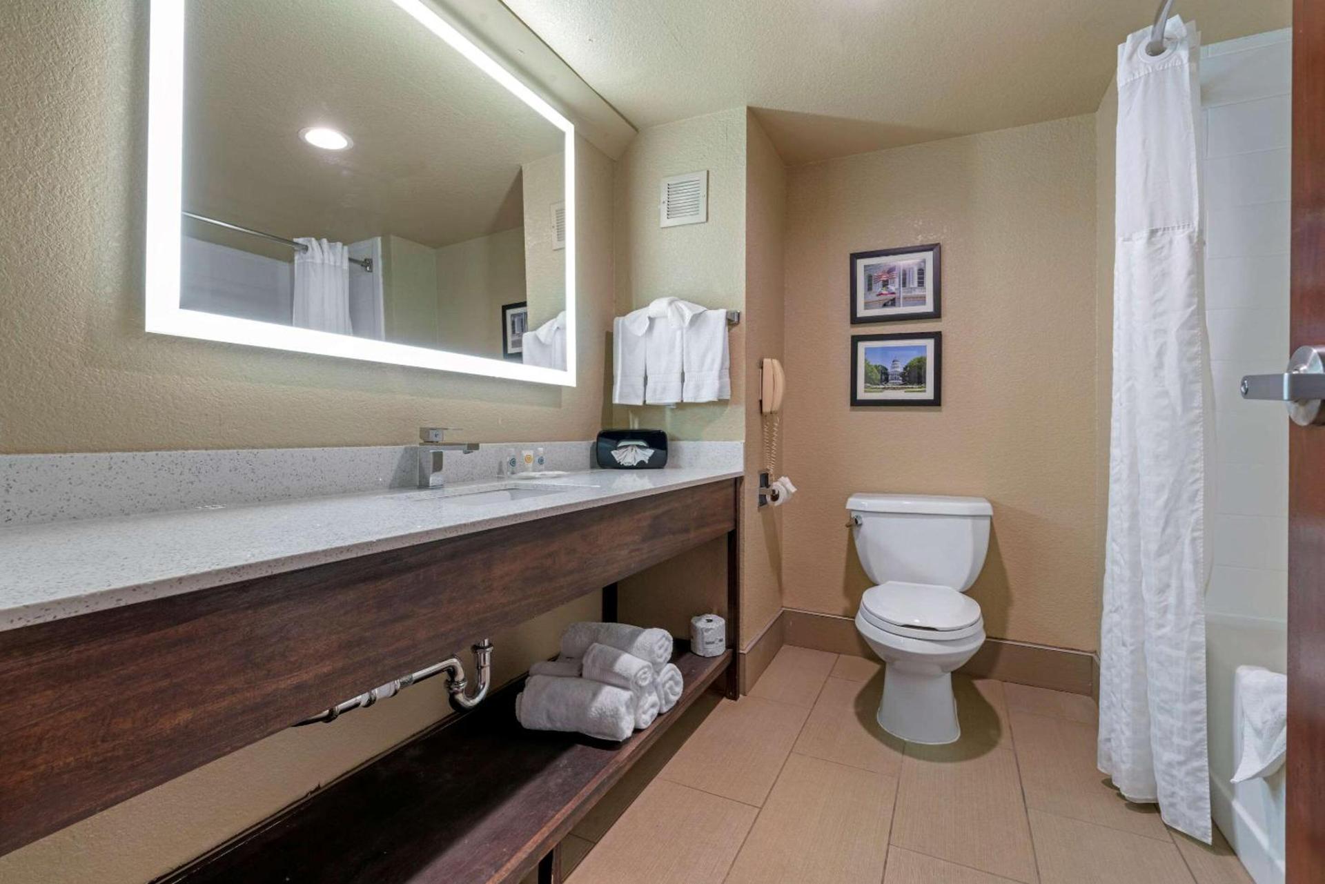Comfort Suites Downtown Sacramento photo 16