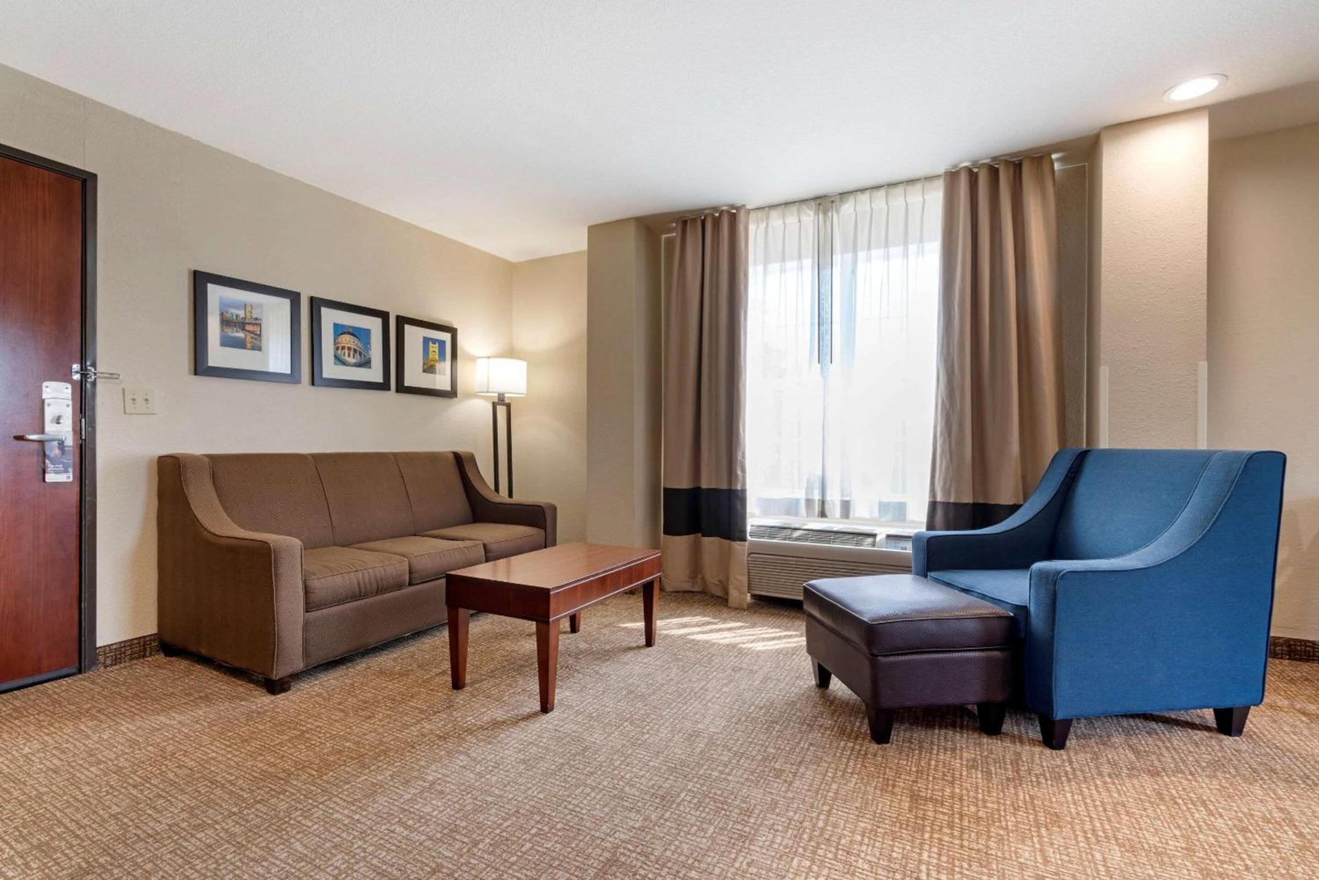 Comfort Suites Downtown Sacramento photo 21