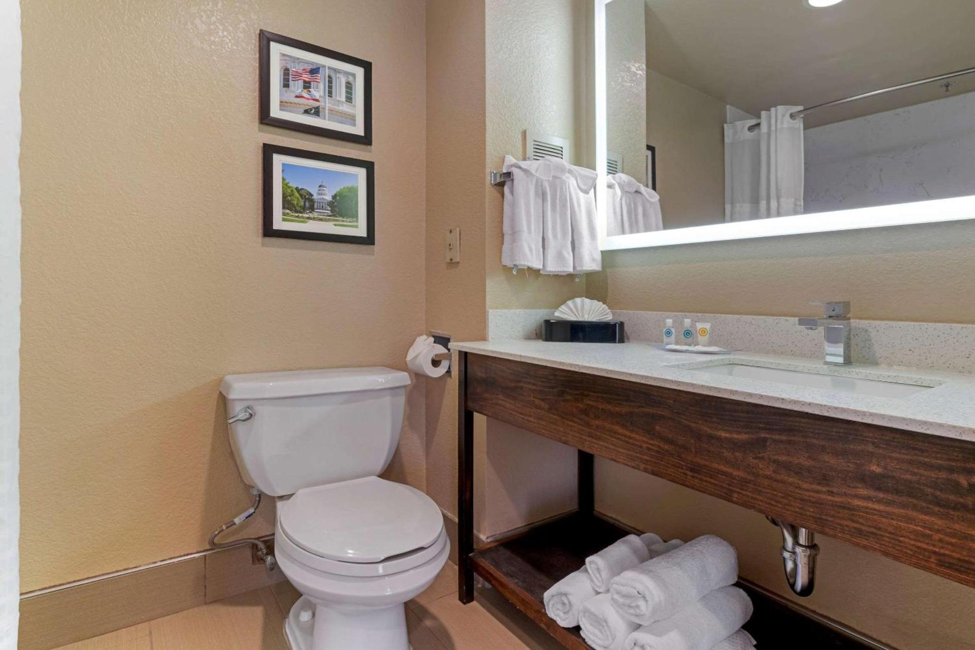 Comfort Suites Downtown Sacramento photo 22