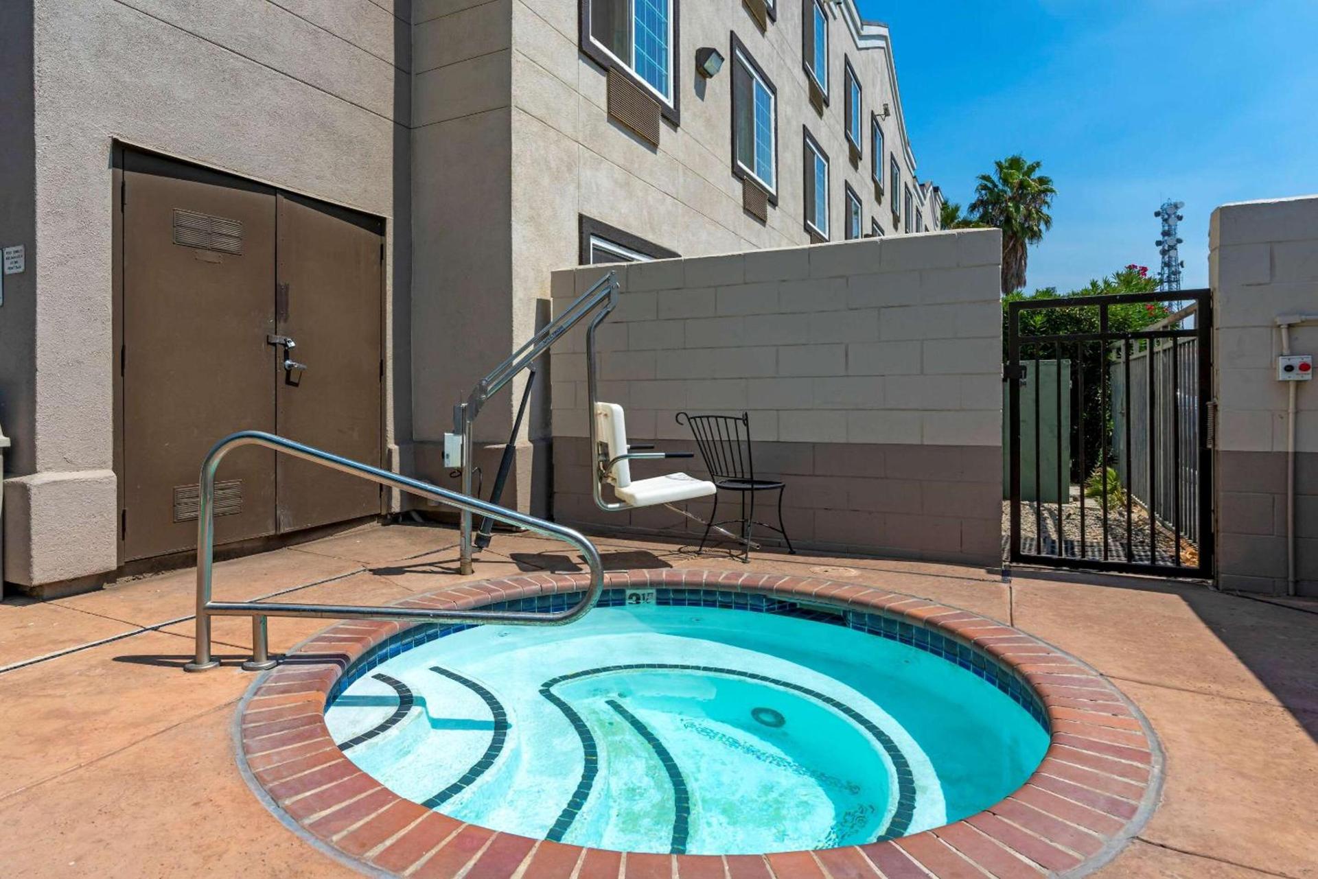 Comfort Suites Downtown Sacramento photo 32