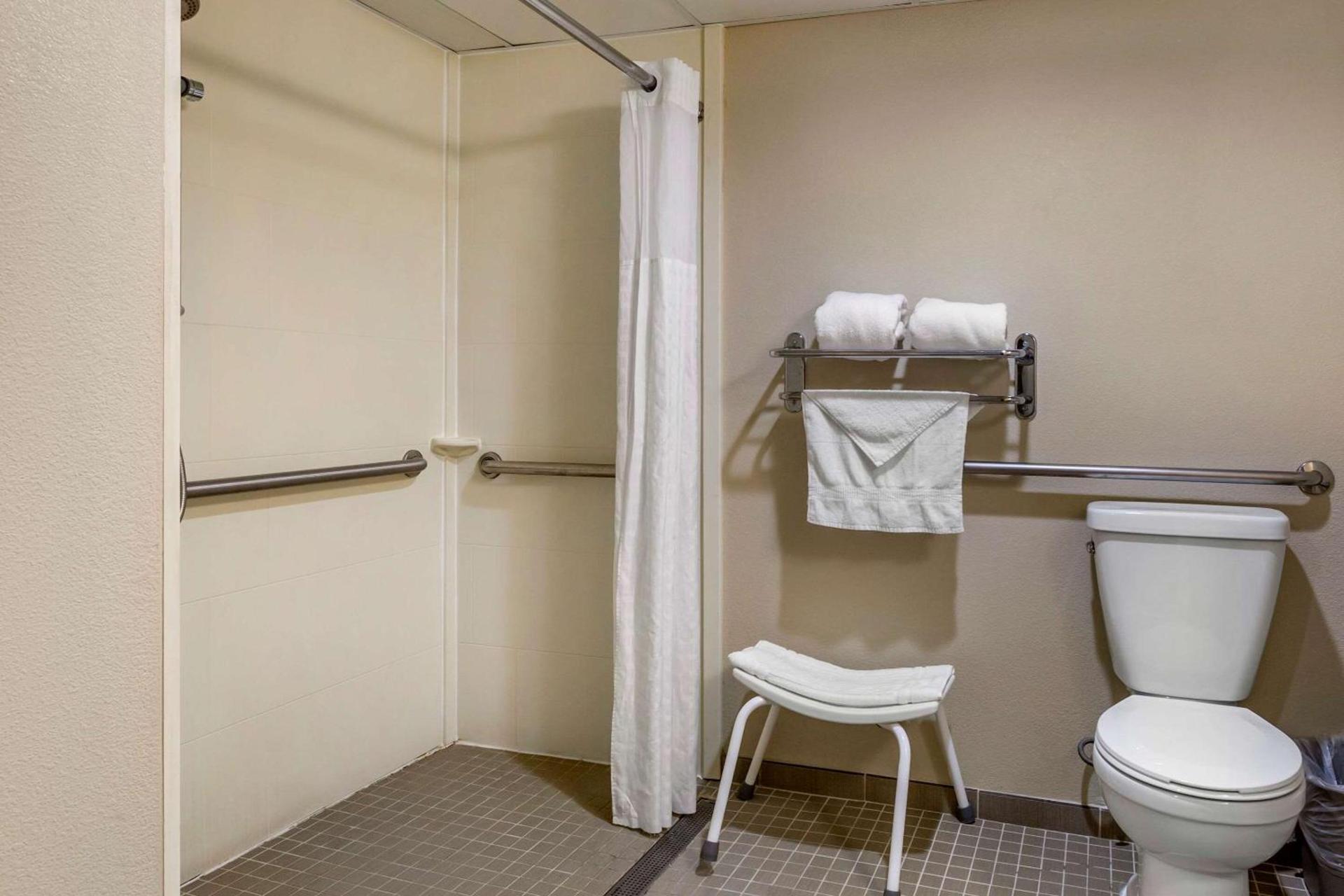 Comfort Inn Edison - New Brunswick photo 14