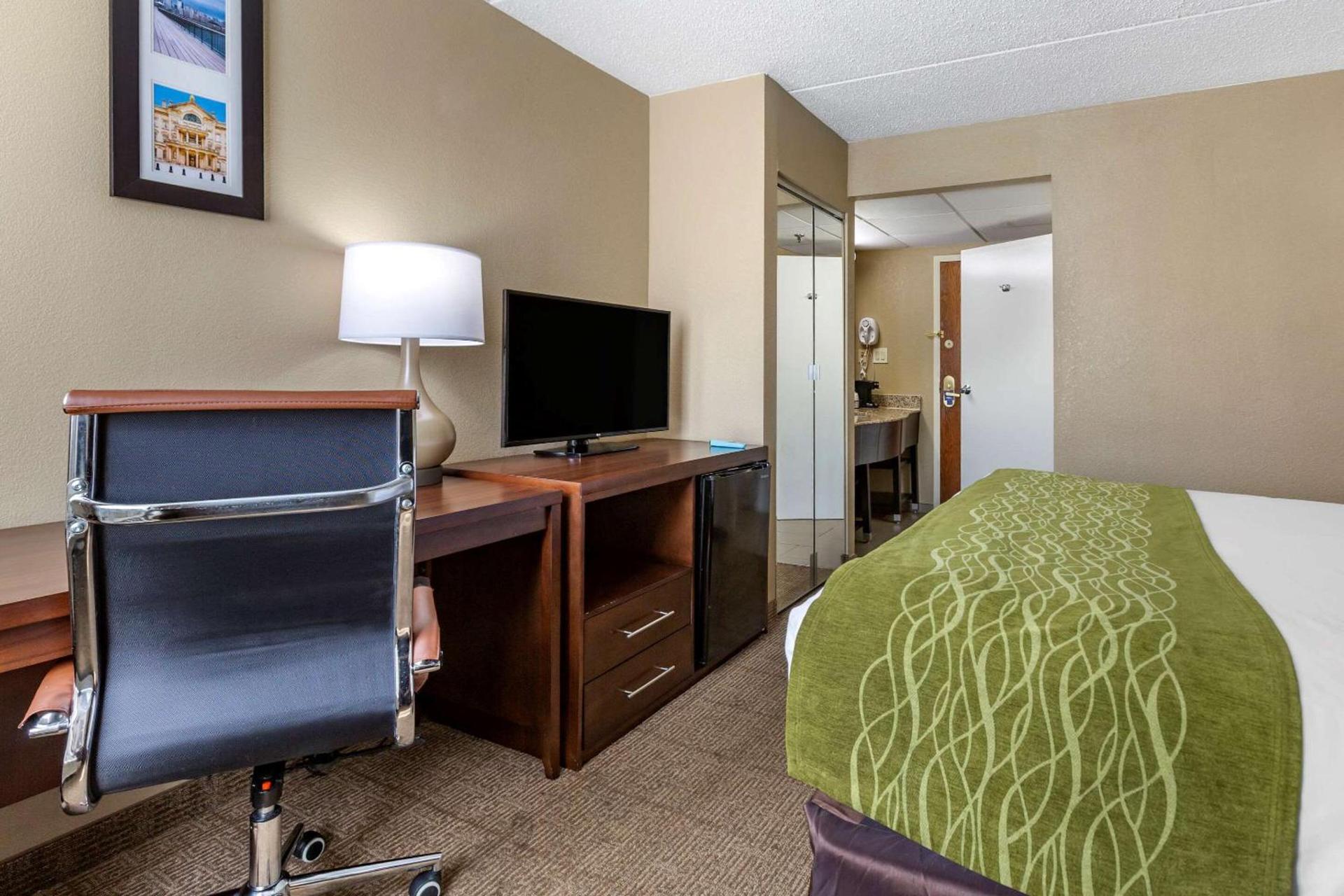 Comfort Inn Edison - New Brunswick photo 17