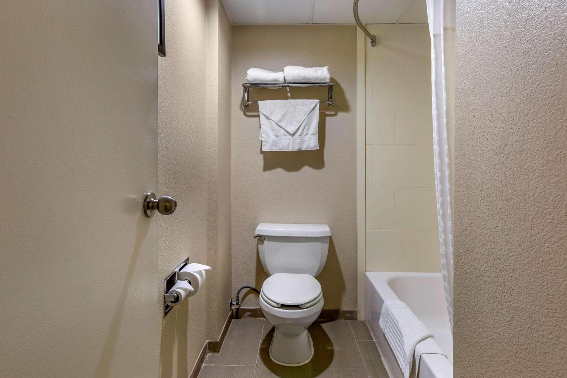 Comfort Inn Edison - New Brunswick photo 18