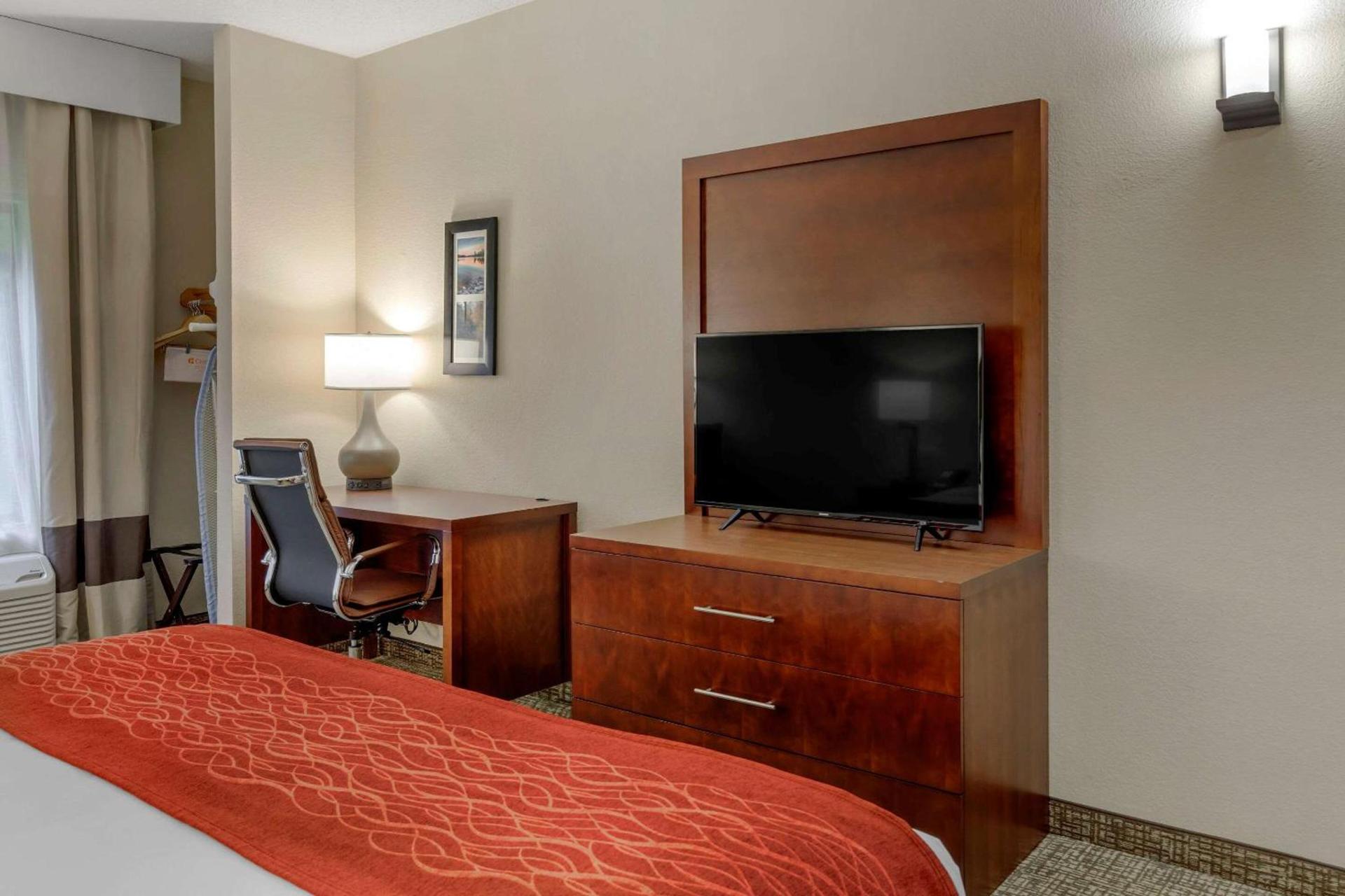 Comfort Inn & Suites Canton Riverstone Area photo 12