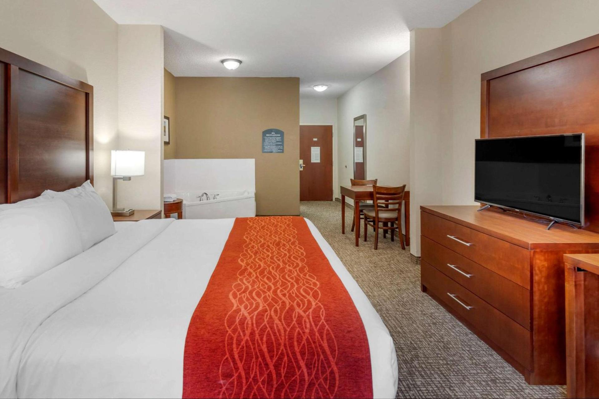 Comfort Inn & Suites Canton Riverstone Area photo 17