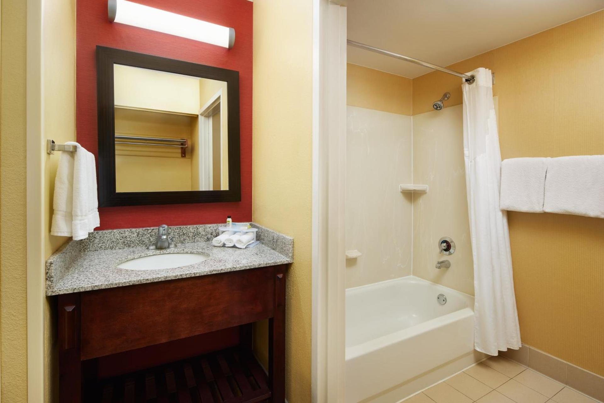 Holiday Inn Express Tifton by IHG photo 41