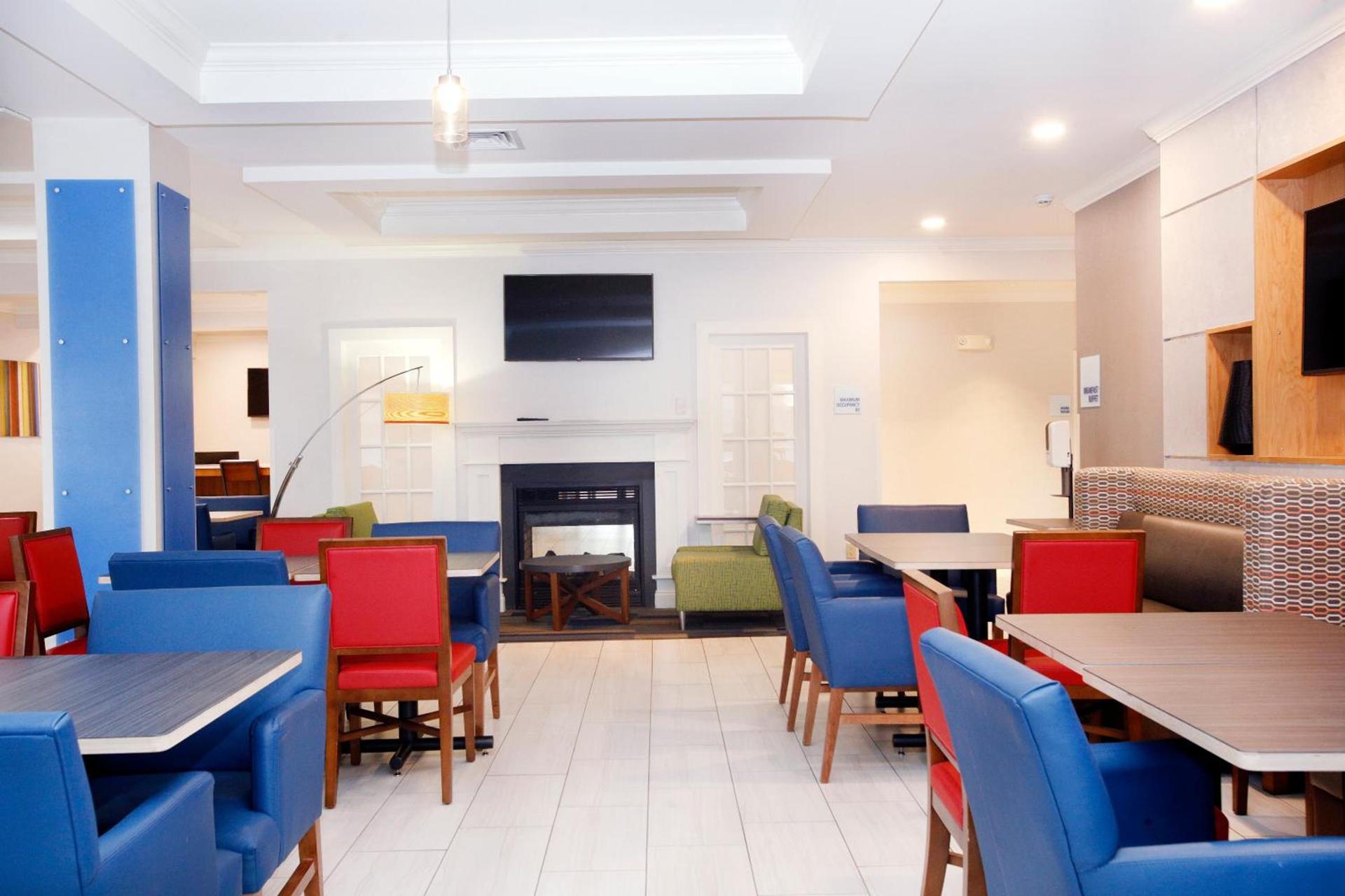 Holiday Inn Express & Suites Bethlehem Airport-Allentown Area photo 27