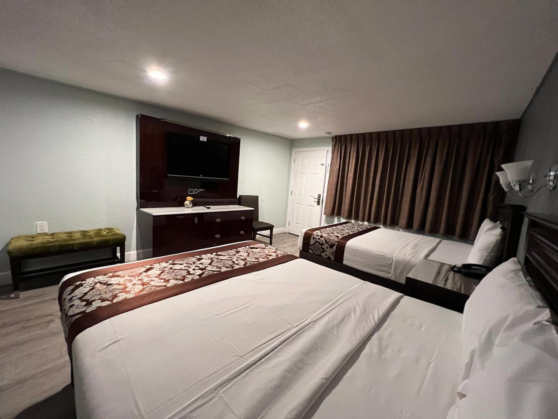 Relax Inn photo 15