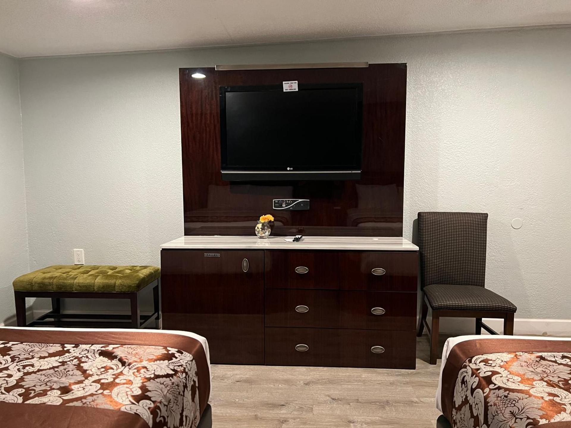 Relax Inn photo 16