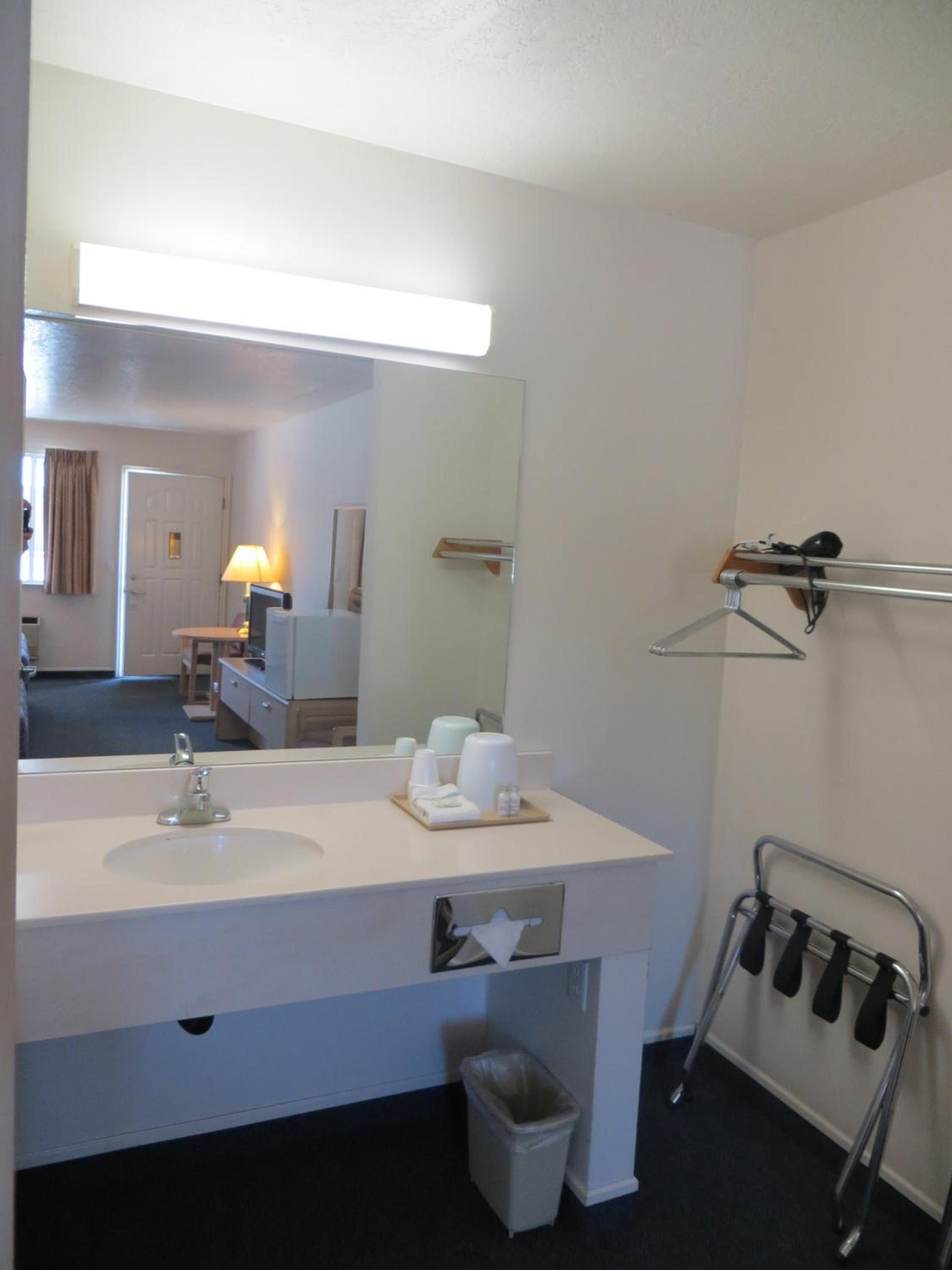 Four Corners Inn photo 10