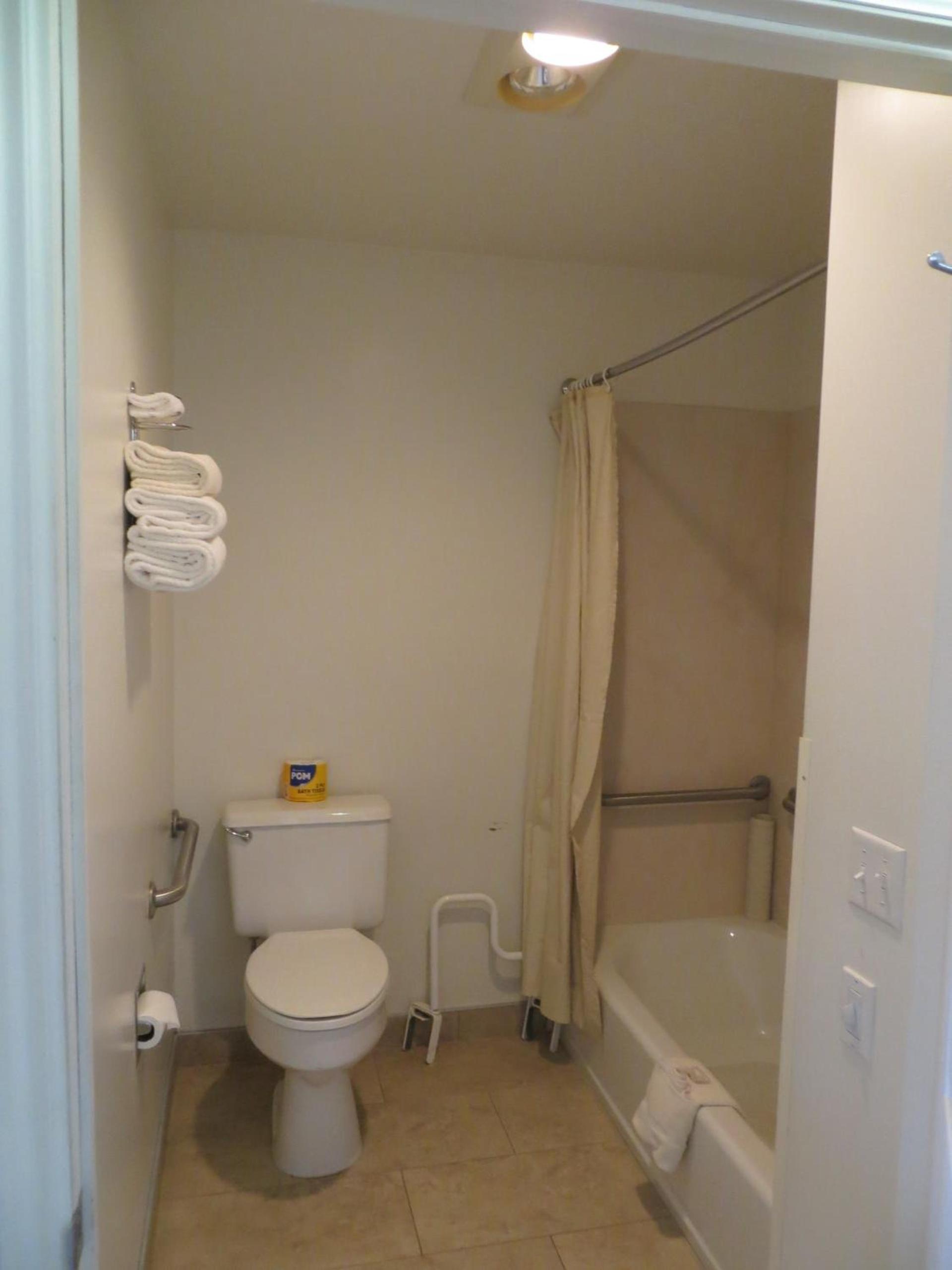 Four Corners Inn photo 16