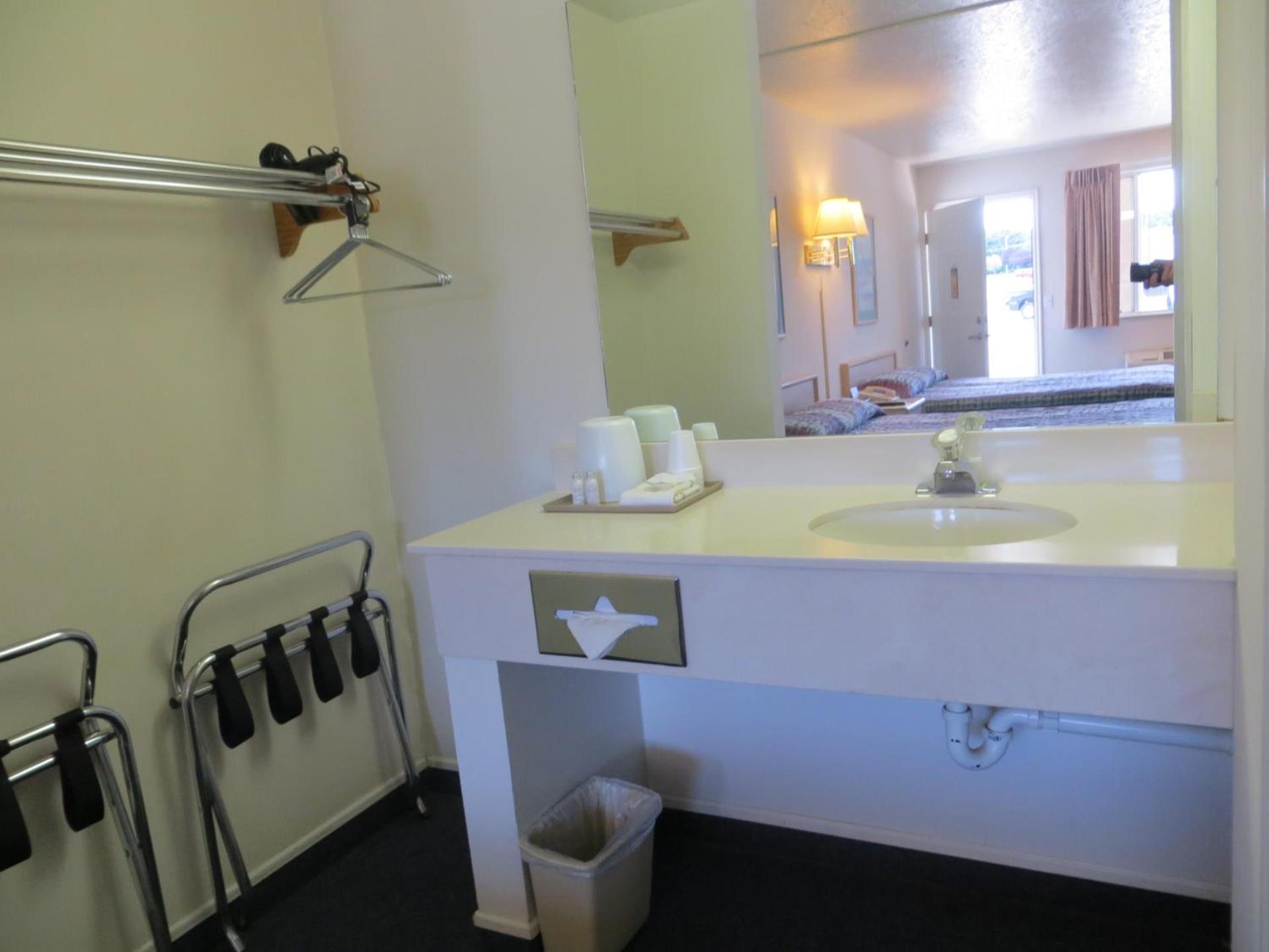 Four Corners Inn photo 21