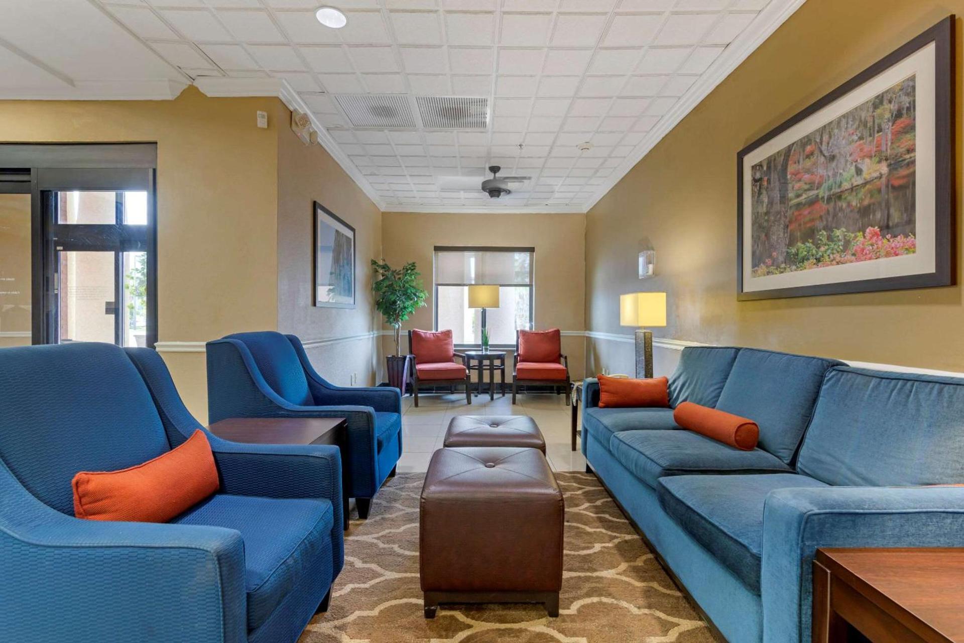 Comfort Suites Savannah North photo 3