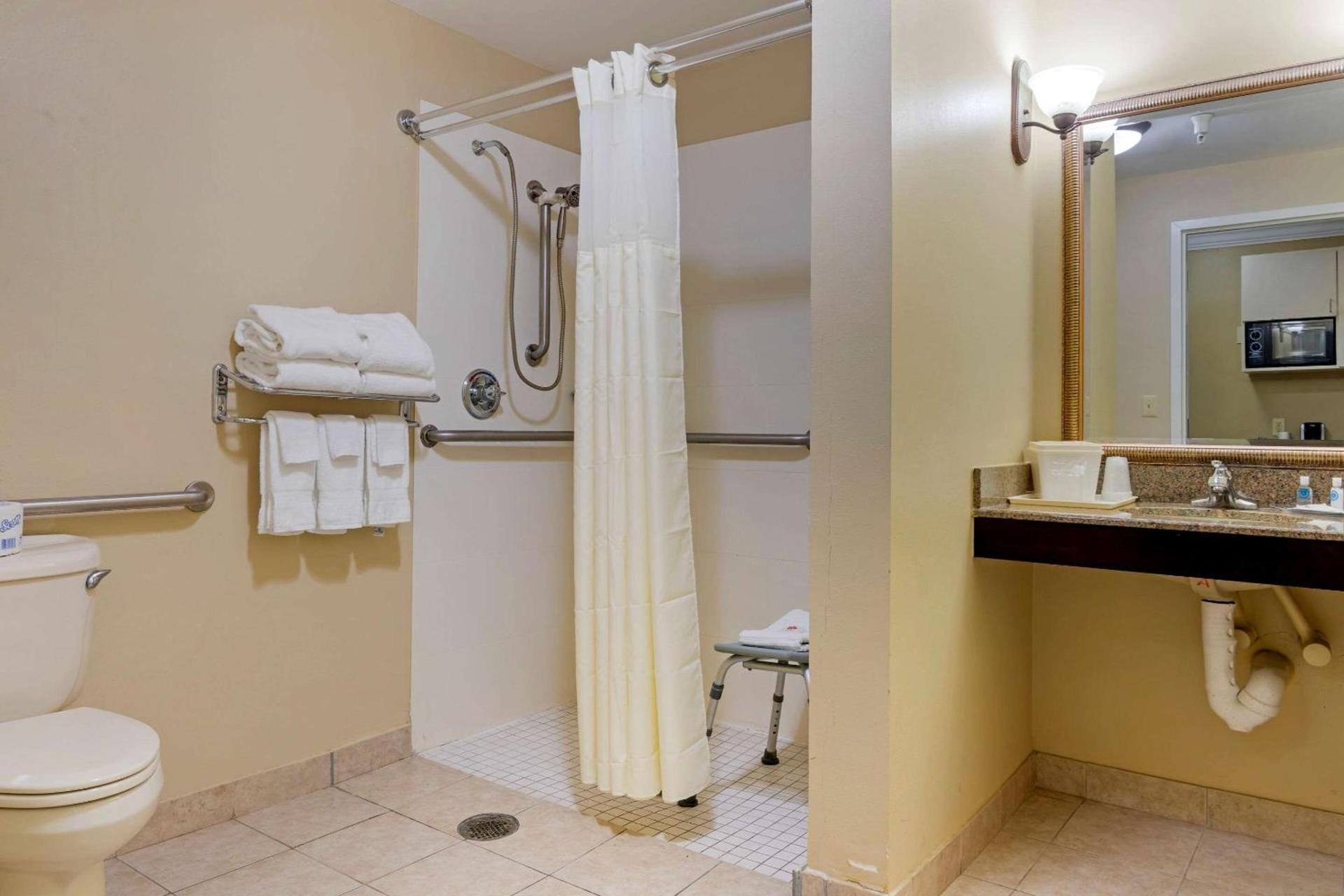 Comfort Suites Savannah North photo 18