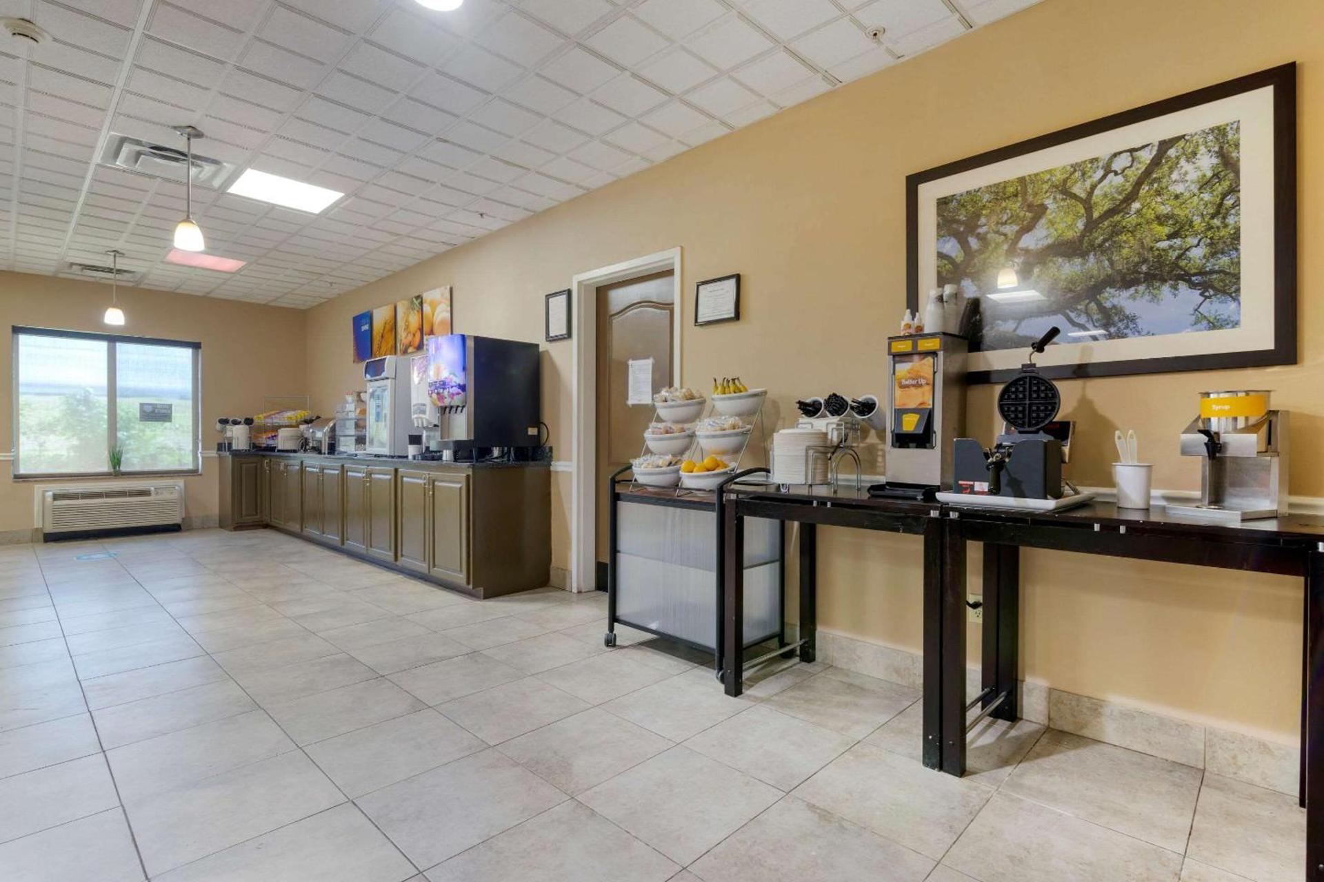 Comfort Suites Savannah North photo 27