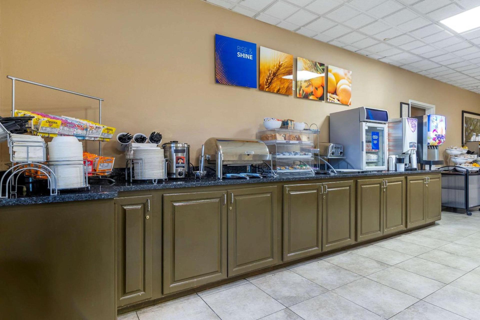 Comfort Suites Savannah North photo 28