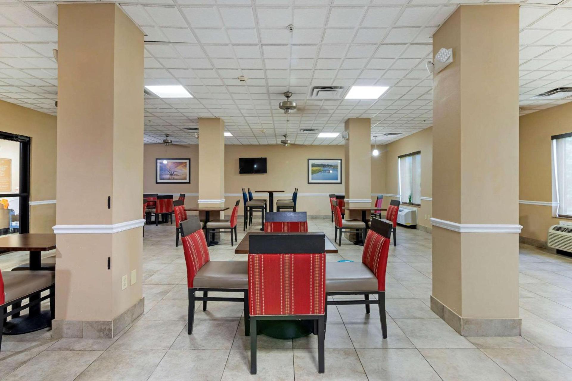 Comfort Suites Savannah North photo 30