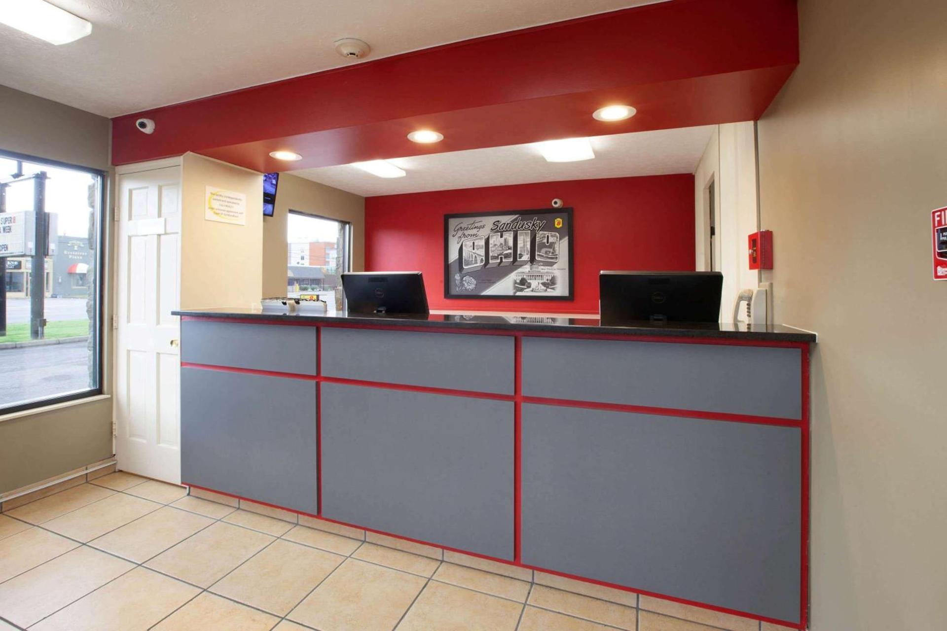 Super 8 by Wyndham Sandusky photo 4