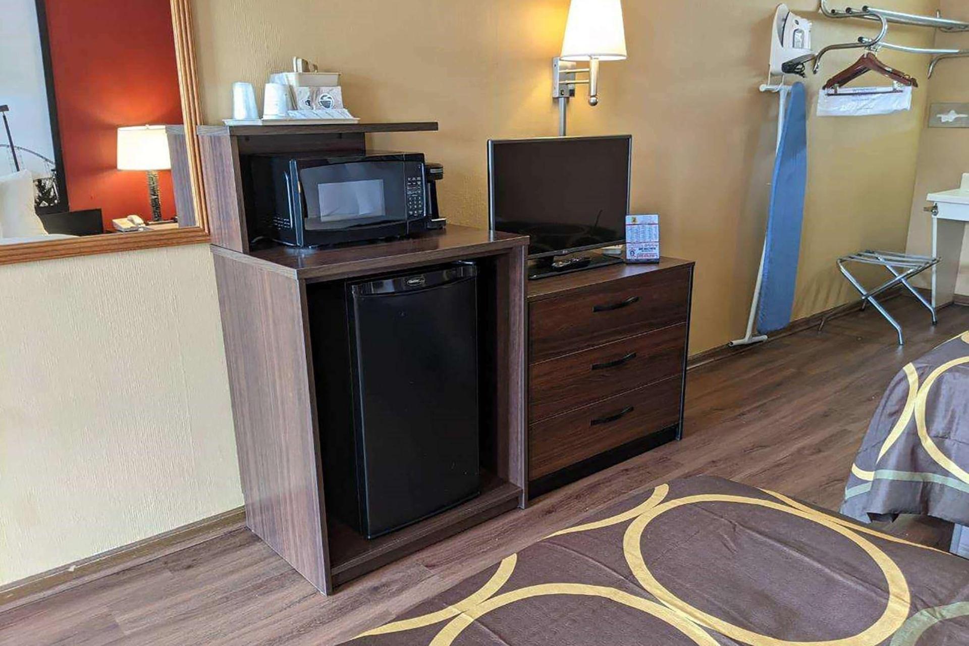 Super 8 by Wyndham Sandusky photo 8