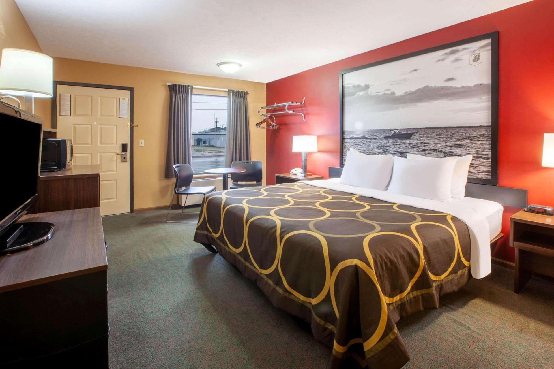 Super 8 by Wyndham Sandusky photo 11