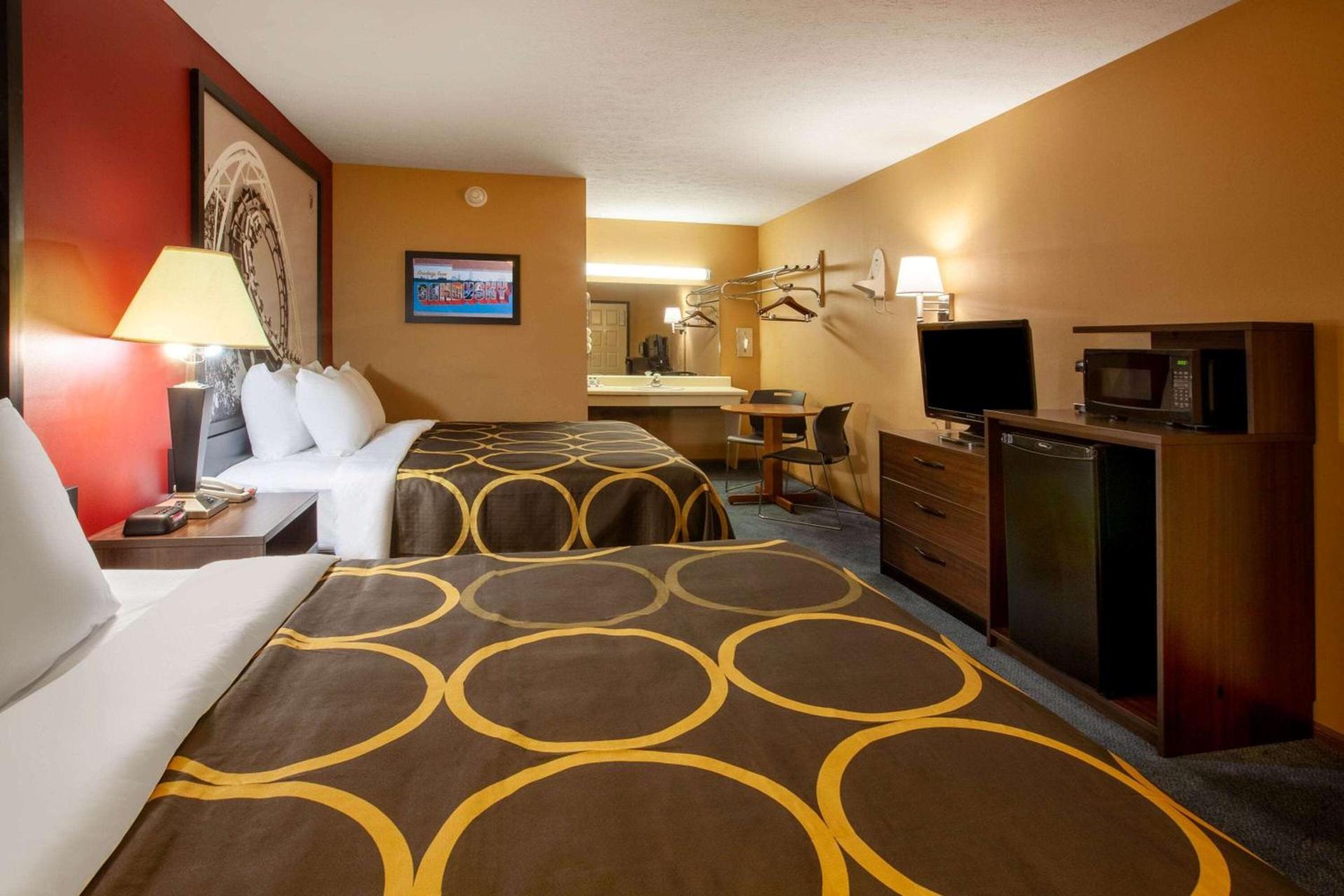 Super 8 by Wyndham Sandusky photo 13