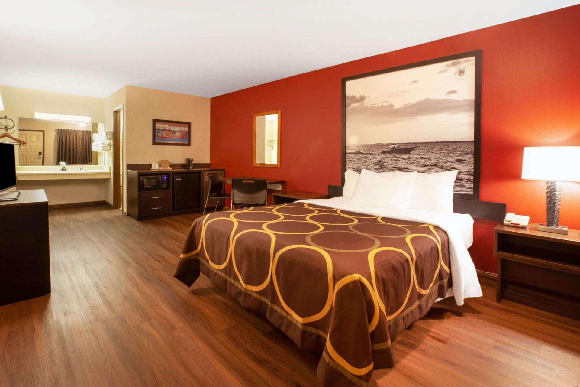 Super 8 by Wyndham Sandusky photo 19