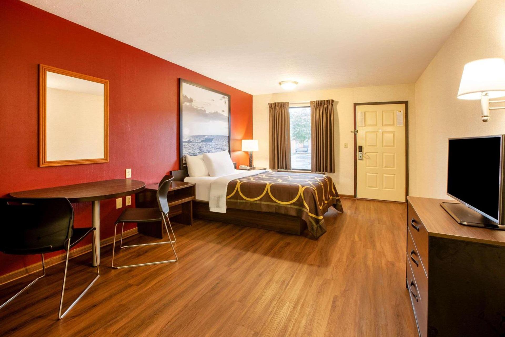 Super 8 by Wyndham Sandusky photo 20