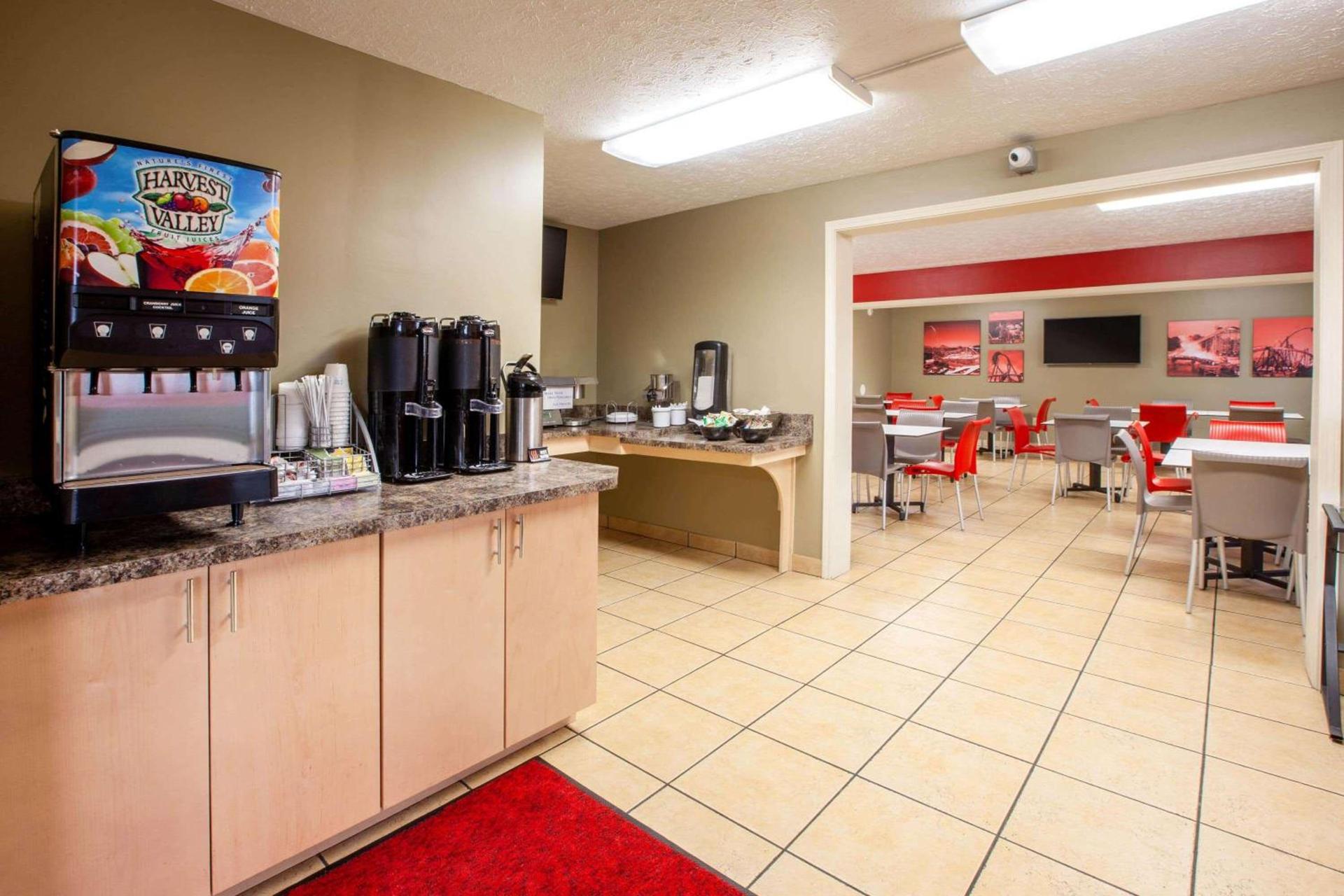 Super 8 by Wyndham Sandusky photo 22